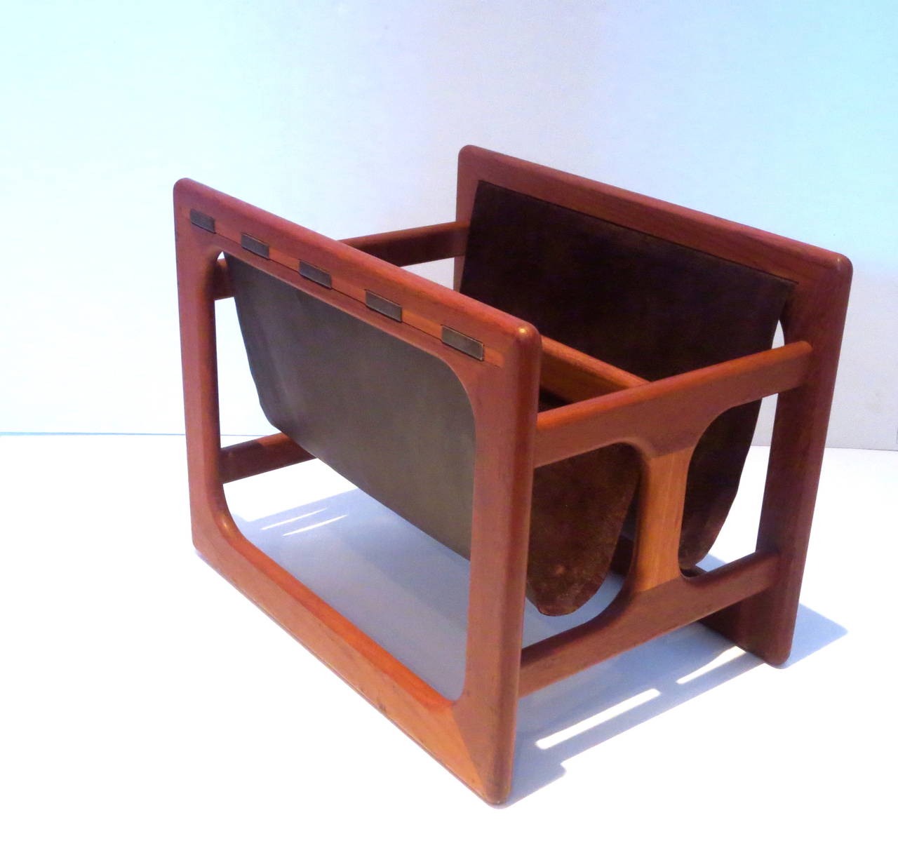 Danese Portariviste doppio moderno danese scolpito in pelle e teak in vendita