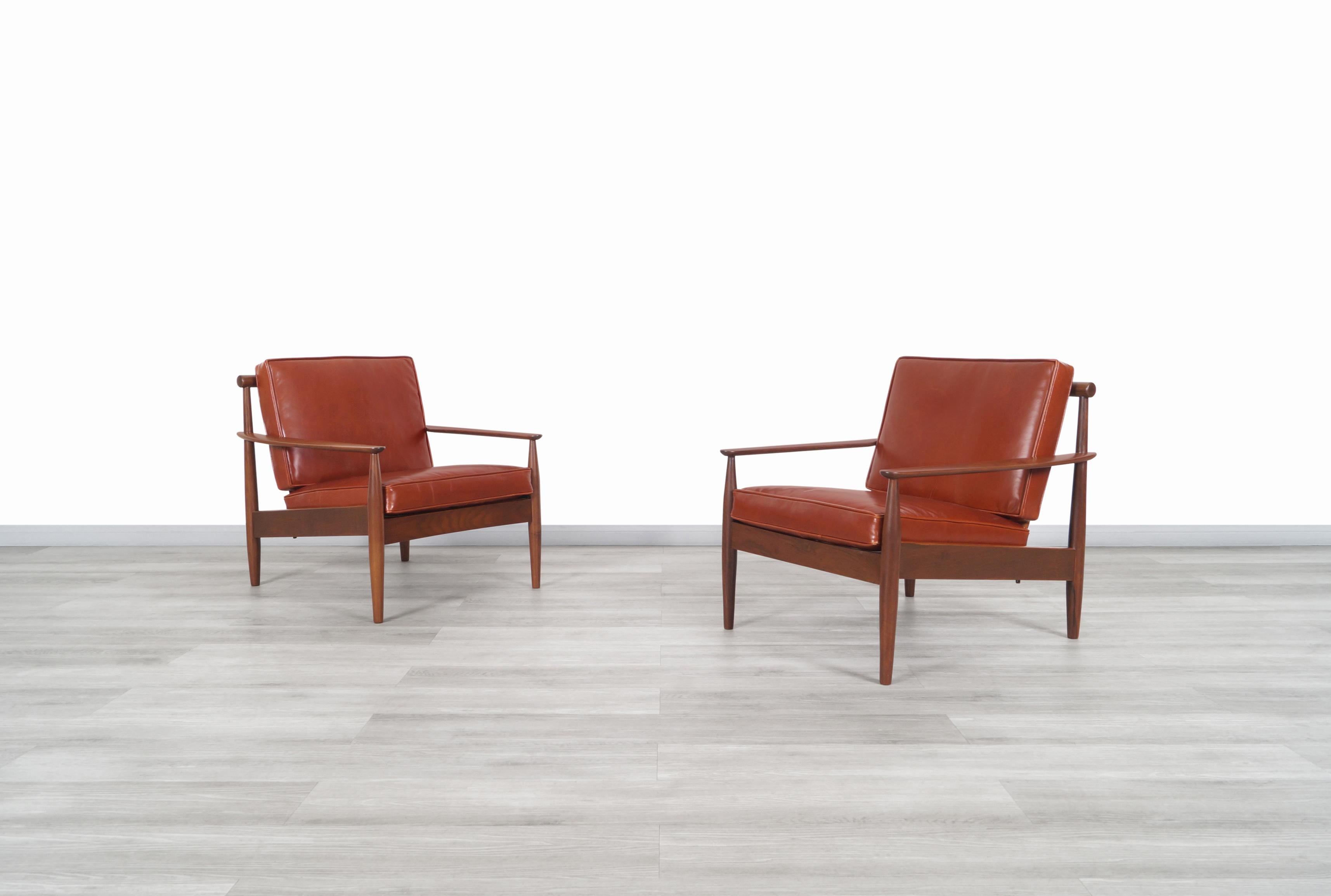 Exceptional Danish modern leather and walnut lounge chairs designed by Hans C. Andersen in Denmark and imported by Gunnar Schwartz, circa 1960s. These rare chairs have a design that perfectly combines comfort and elegance in their structure. The