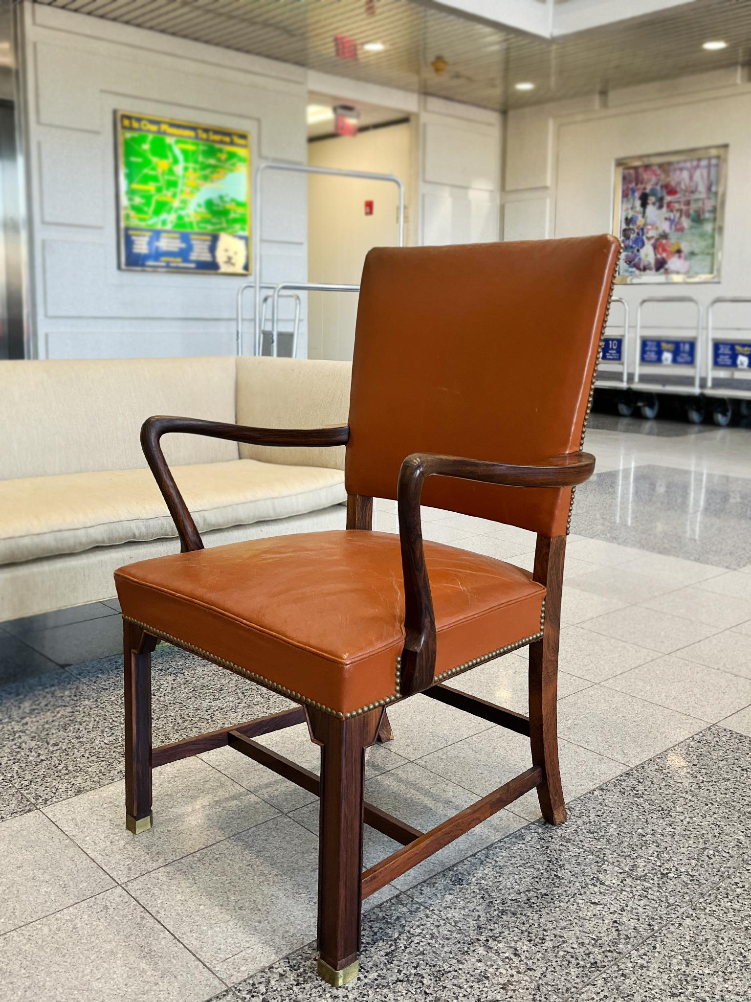Danese Poltrona moderna danese in pelle nello stile di Fritz Hansen in vendita
