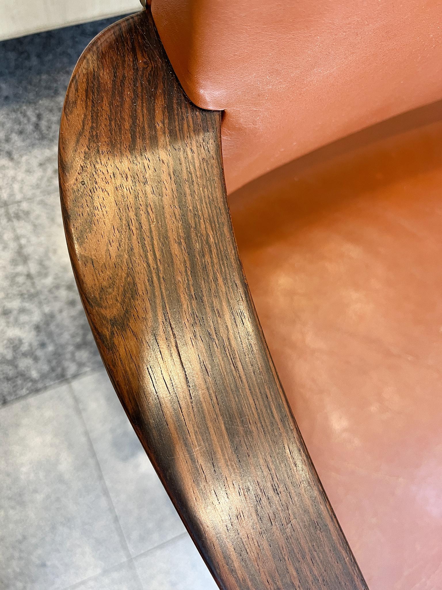 Metà XX secolo Poltrona moderna danese in pelle nello stile di Fritz Hansen in vendita