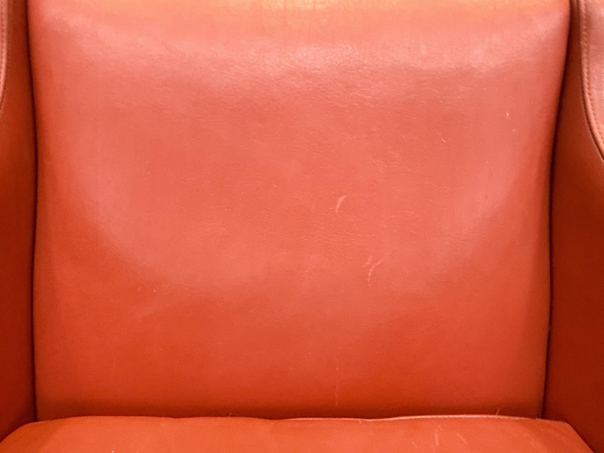 Danish Modern Leather & Beech Lounge Chairs in the Style of Børge Mogensen - A P en venta 2