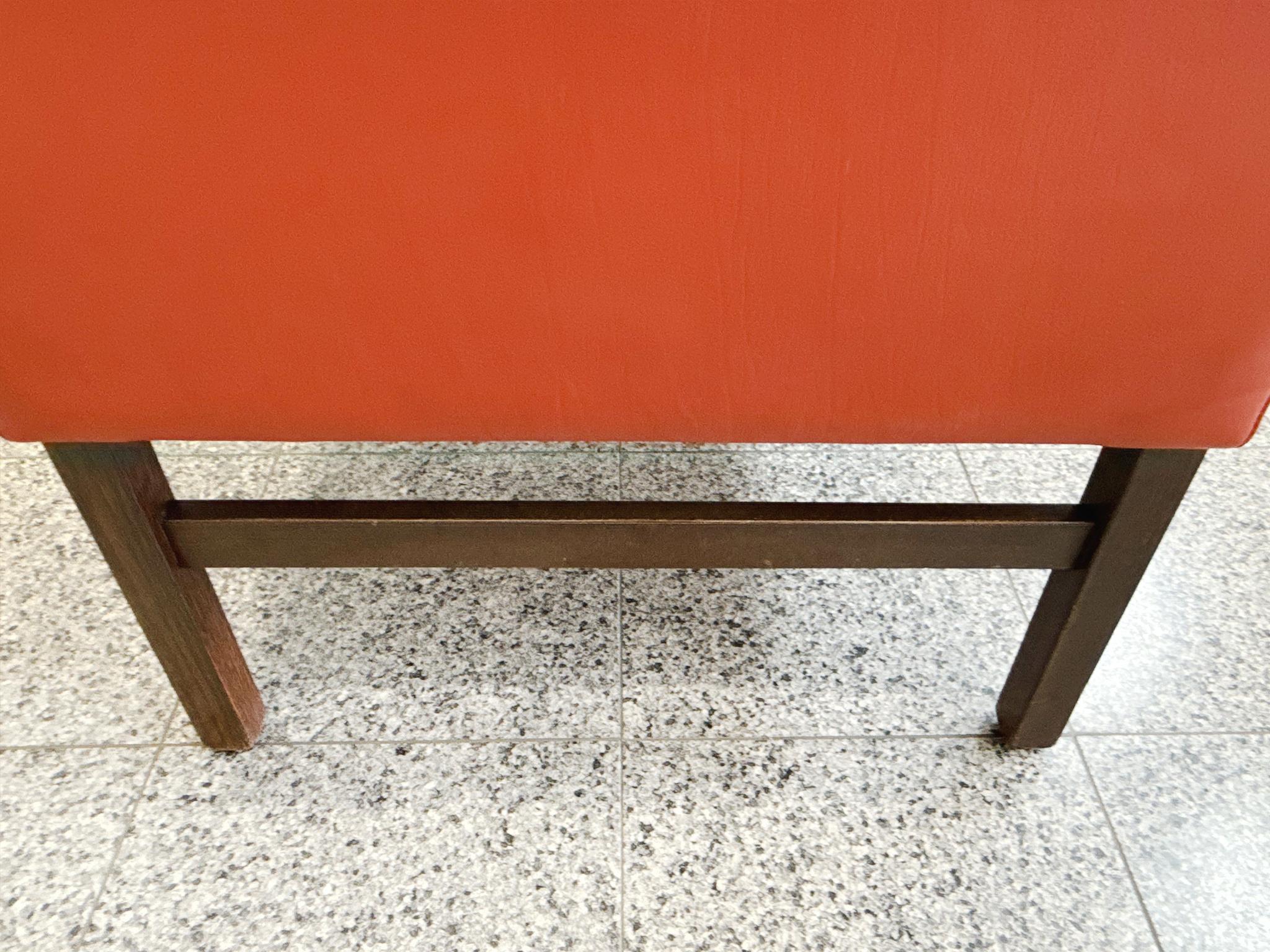 Danish Modern Leather & Beech Lounge Chairs in the Style of Børge Mogensen - A P en venta 4