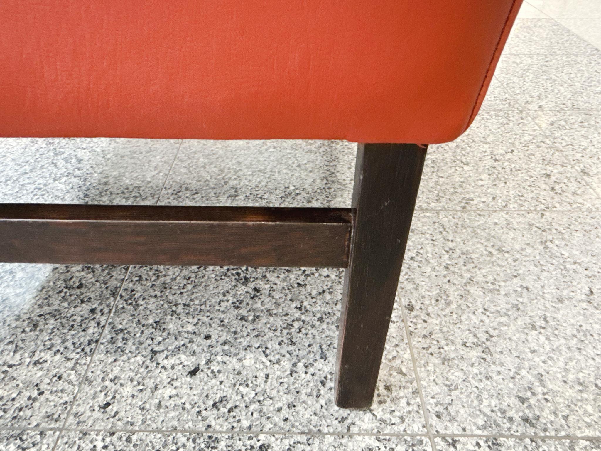 Danish Modern Leather & Beech Lounge Chairs in the Style of Børge Mogensen - A P en venta 5