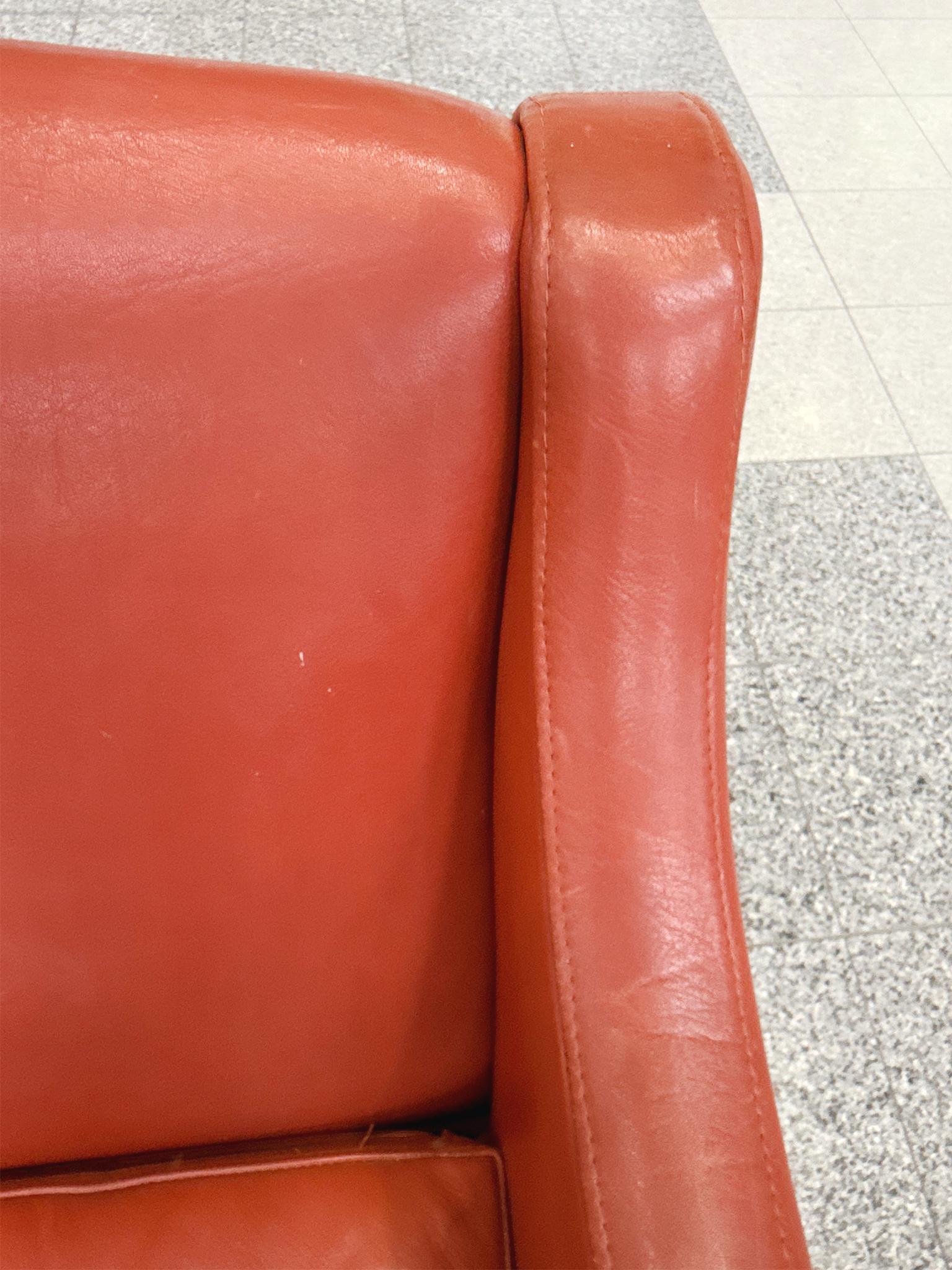 Danish Modern Leather & Beech Lounge Chairs in the Style of Børge Mogensen - A P Cuero en venta