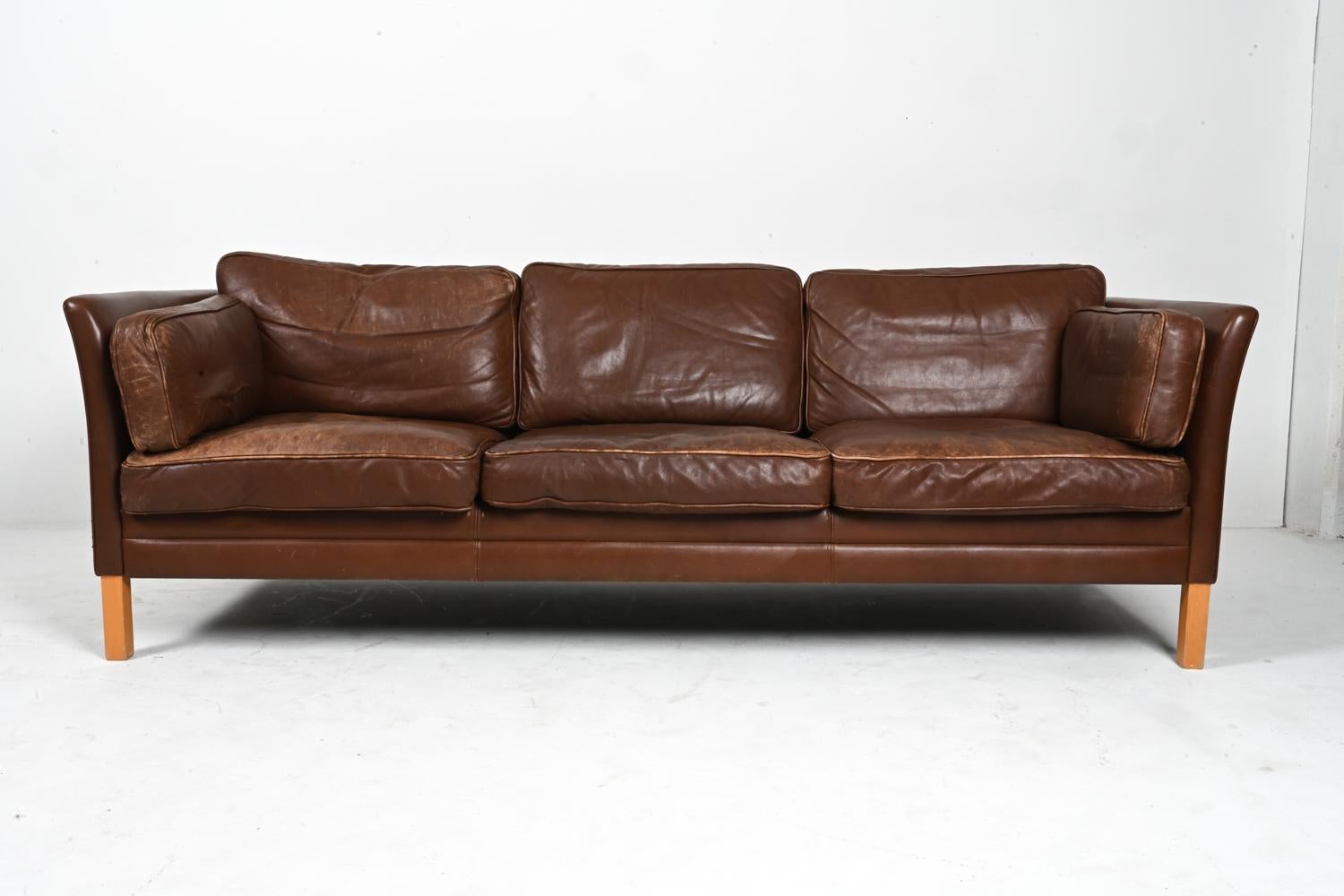 Danish Modern Leather & Beech Three-Seat Sofa by Mogens Hansen In Good Condition For Sale In Norwalk, CT