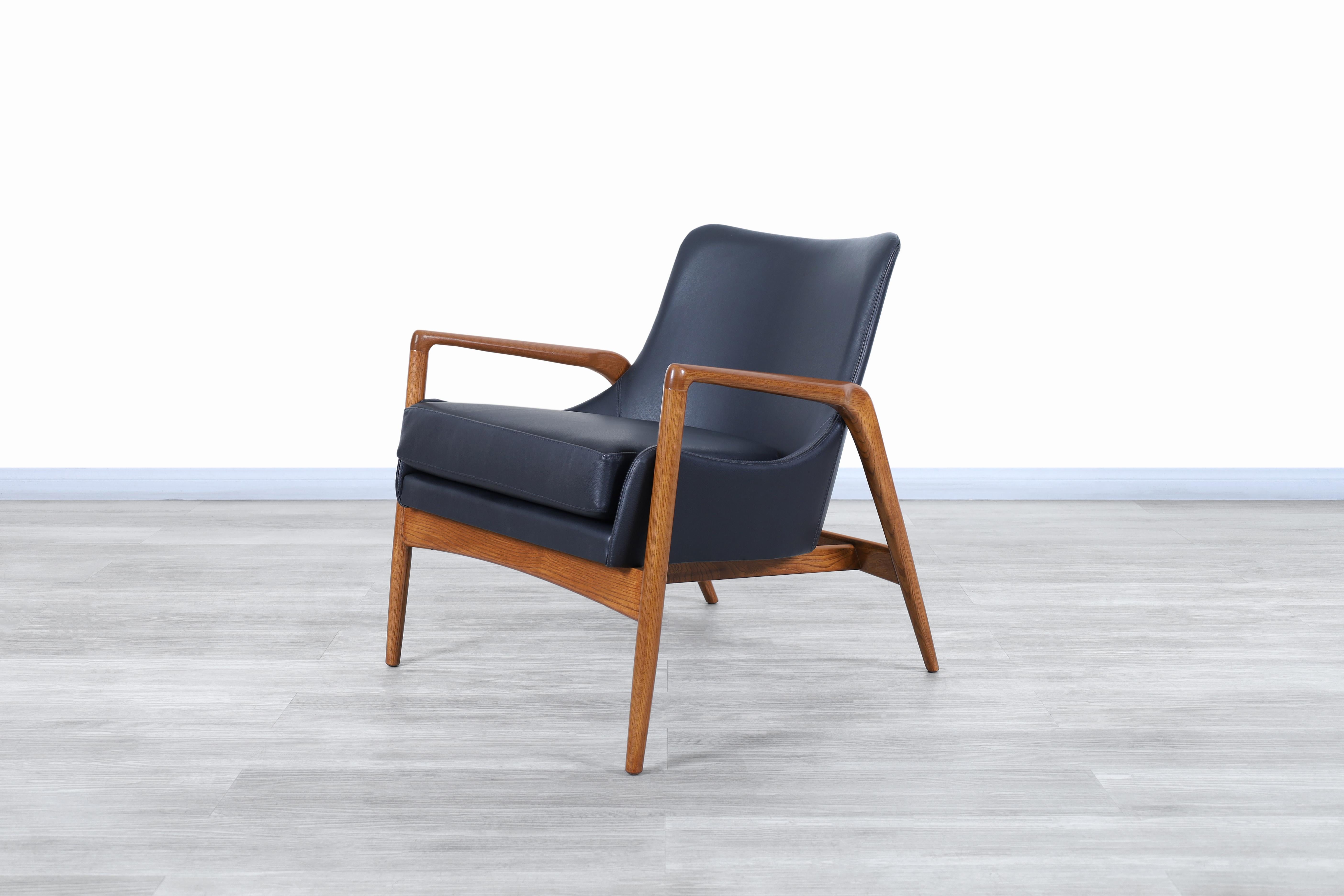 Danish Modern Leather Lounge Chairs by Ib Kofod Larsen for Selig 1