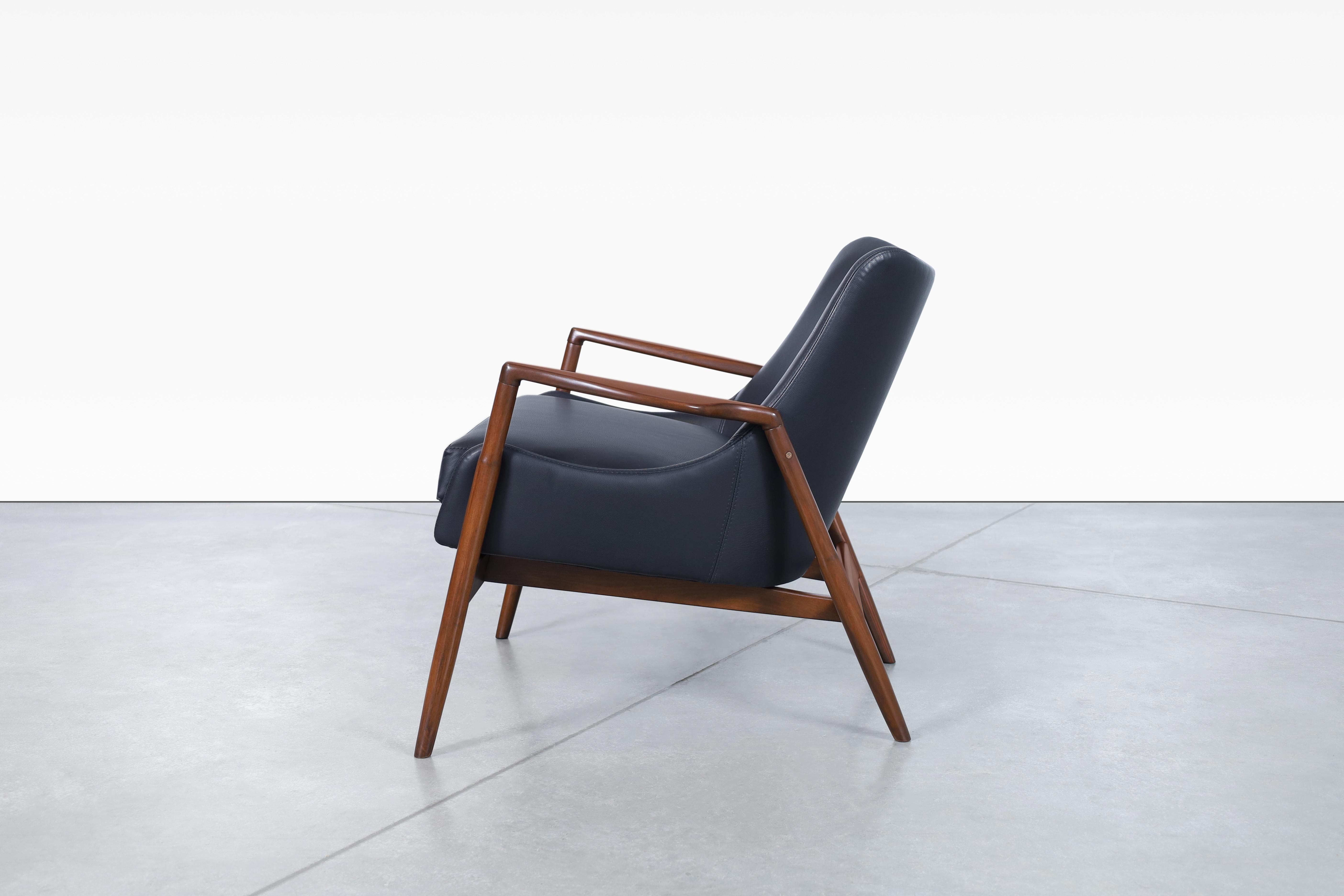 Danish Modern Leather Lounge Chairs by Ib Kofod Larsen for Selig For Sale 2