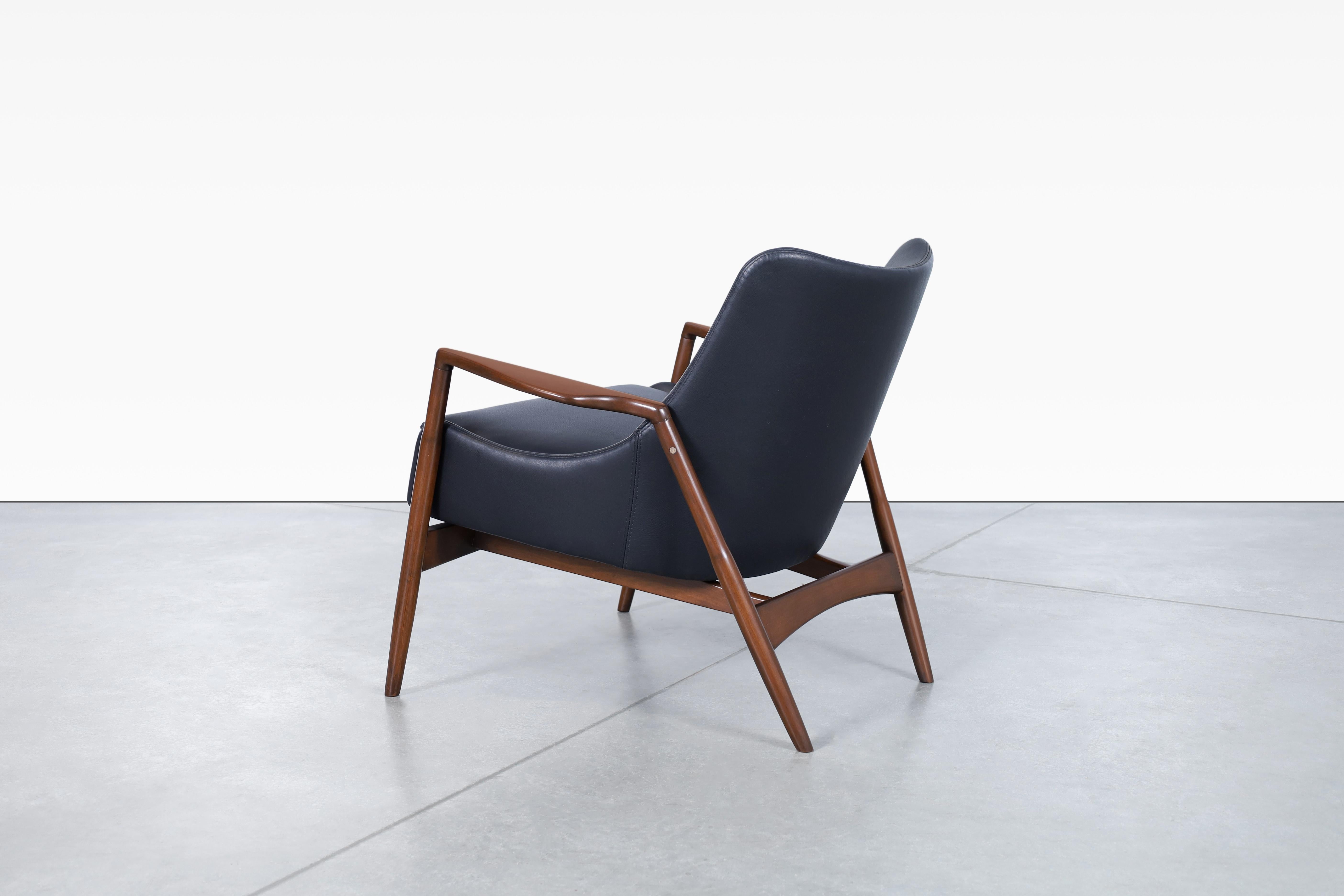 Danish Modern Leather Lounge Chairs by Ib Kofod Larsen for Selig For Sale 4