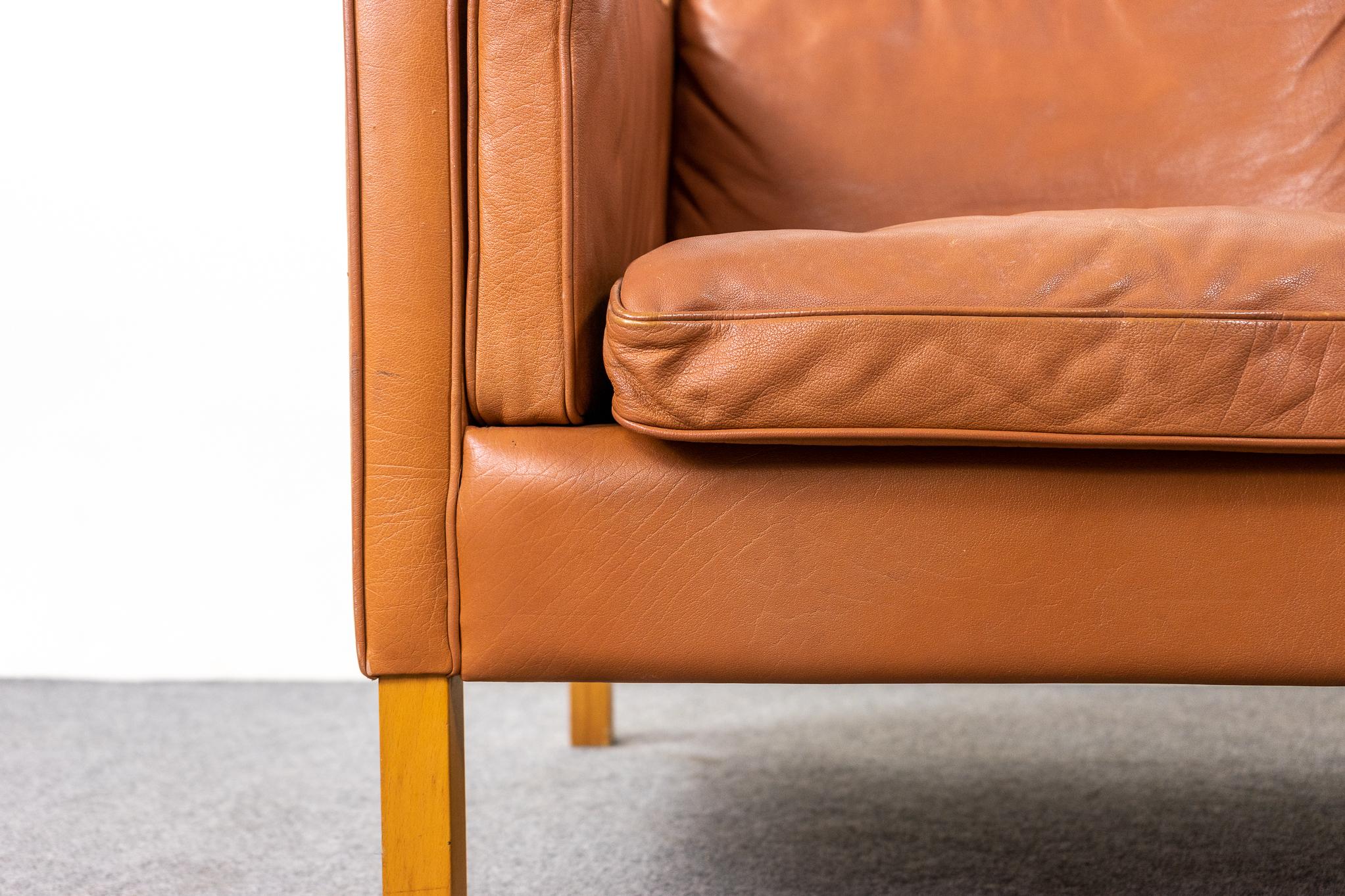 Dänischer moderner Loveseat aus Leder von Stouby (Skandinavische Moderne)