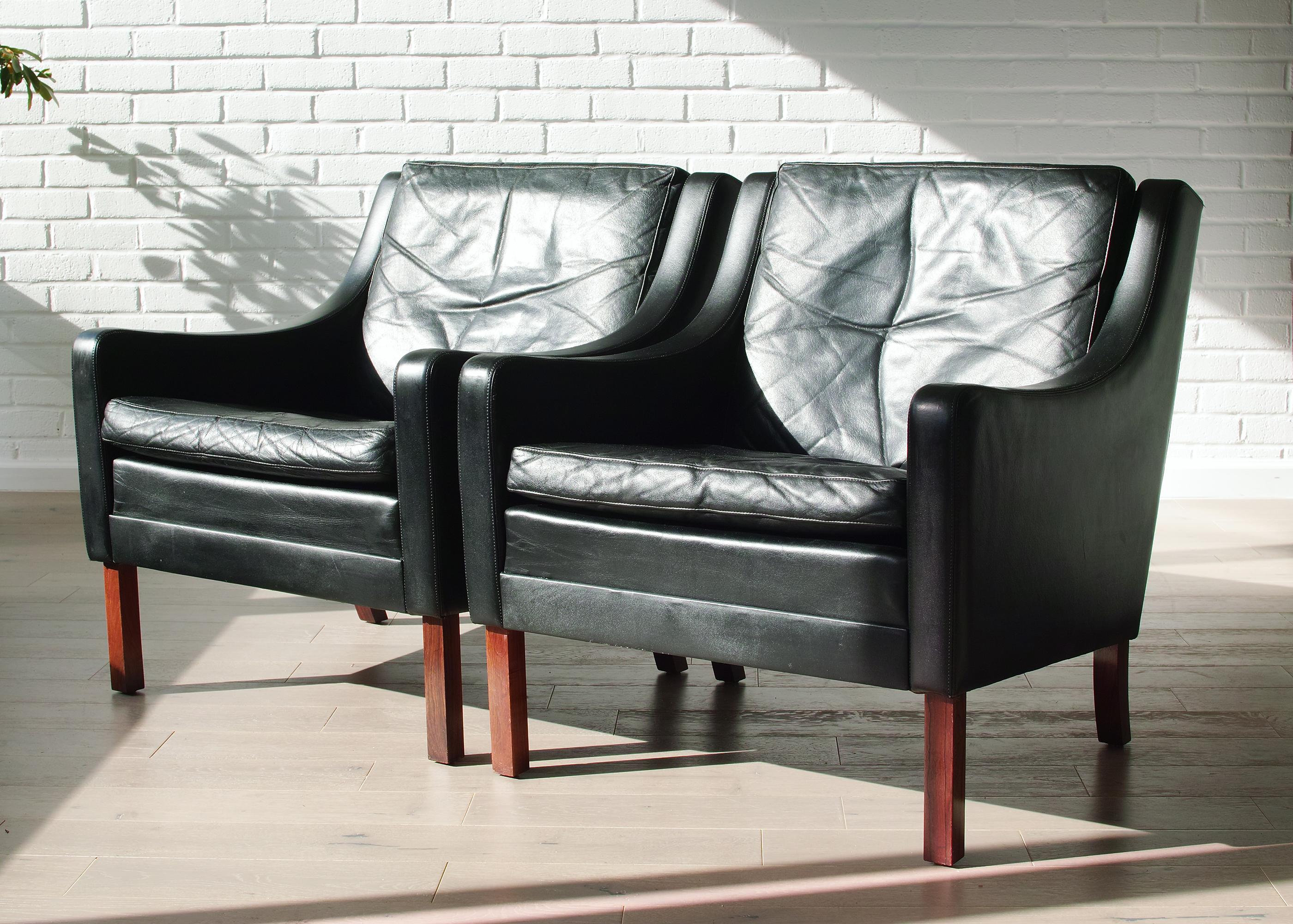 Poltrone moderne danesi in pelle e palissandro in vendita 4