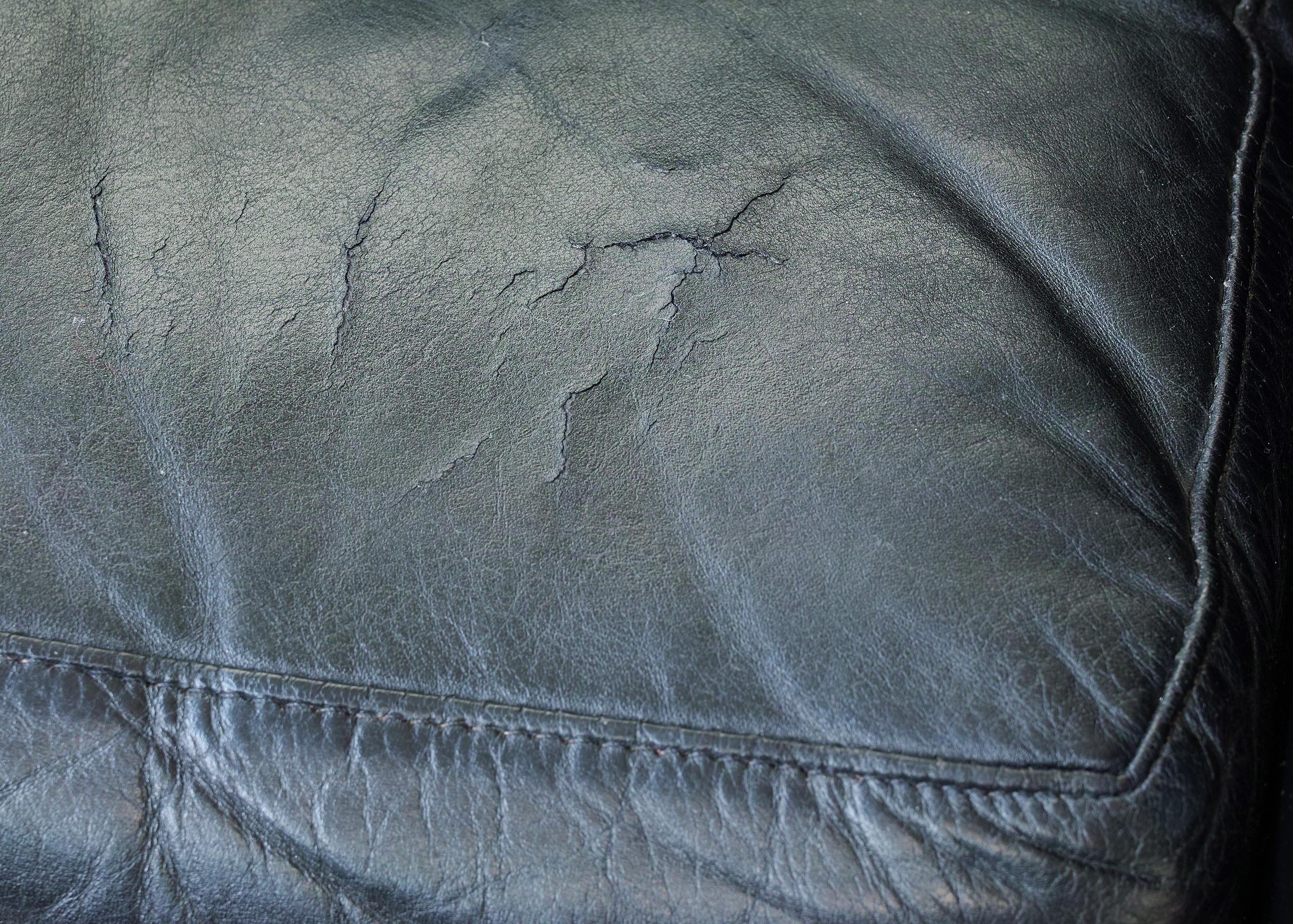 Poltrone moderne danesi in pelle e palissandro in vendita 7