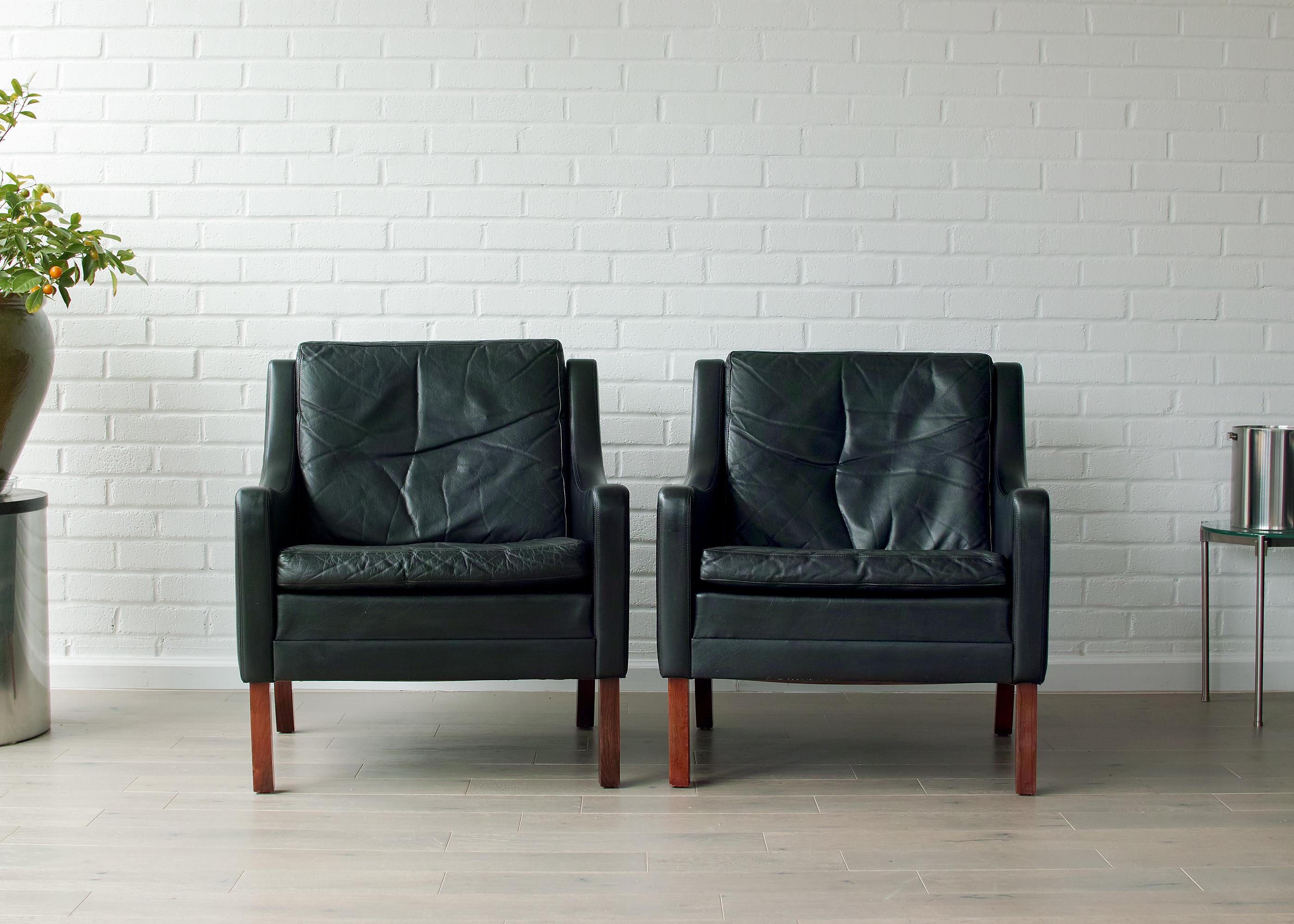 Poltrone moderne danesi in pelle e palissandro in vendita 9