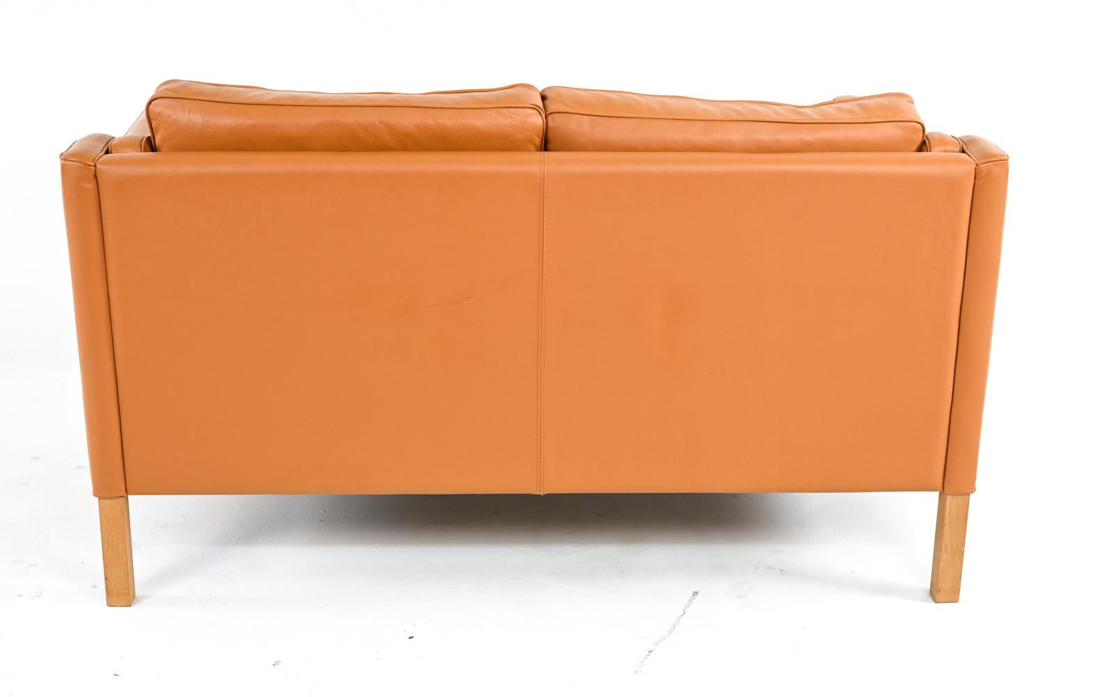 Danish Modern Leather Sofa Suite in the Manner of Børge Mogensen 5