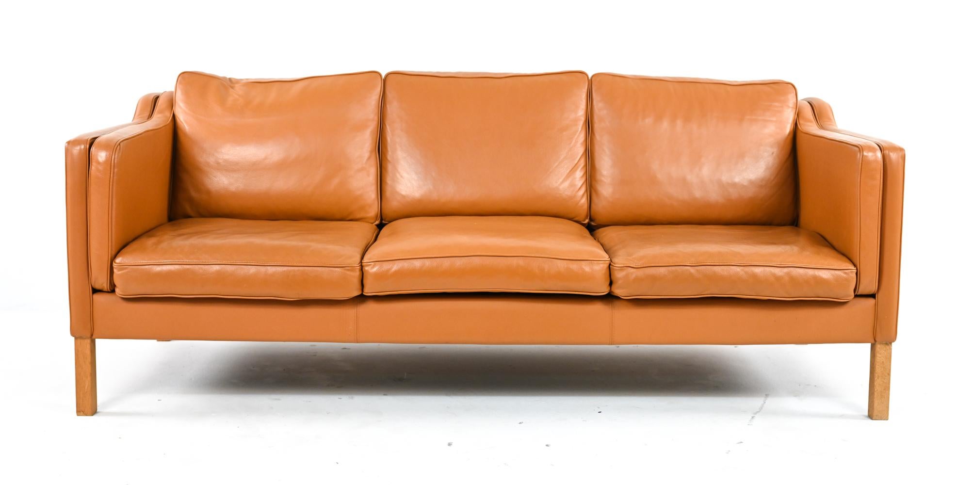 Danish Modern Leather Sofa Suite in the Manner of Børge Mogensen 8