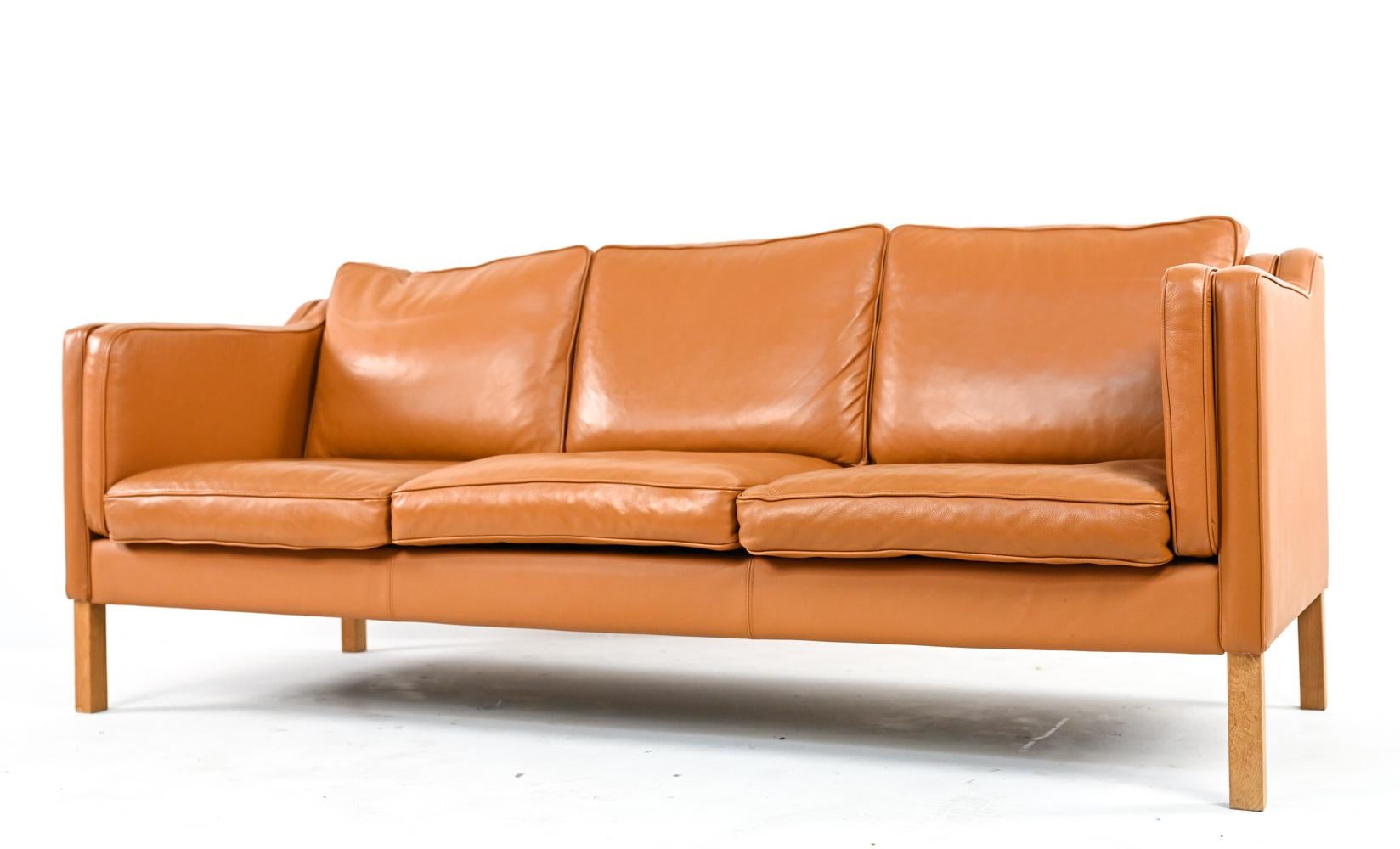 Danish Modern Leather Sofa Suite in the Manner of Børge Mogensen 10