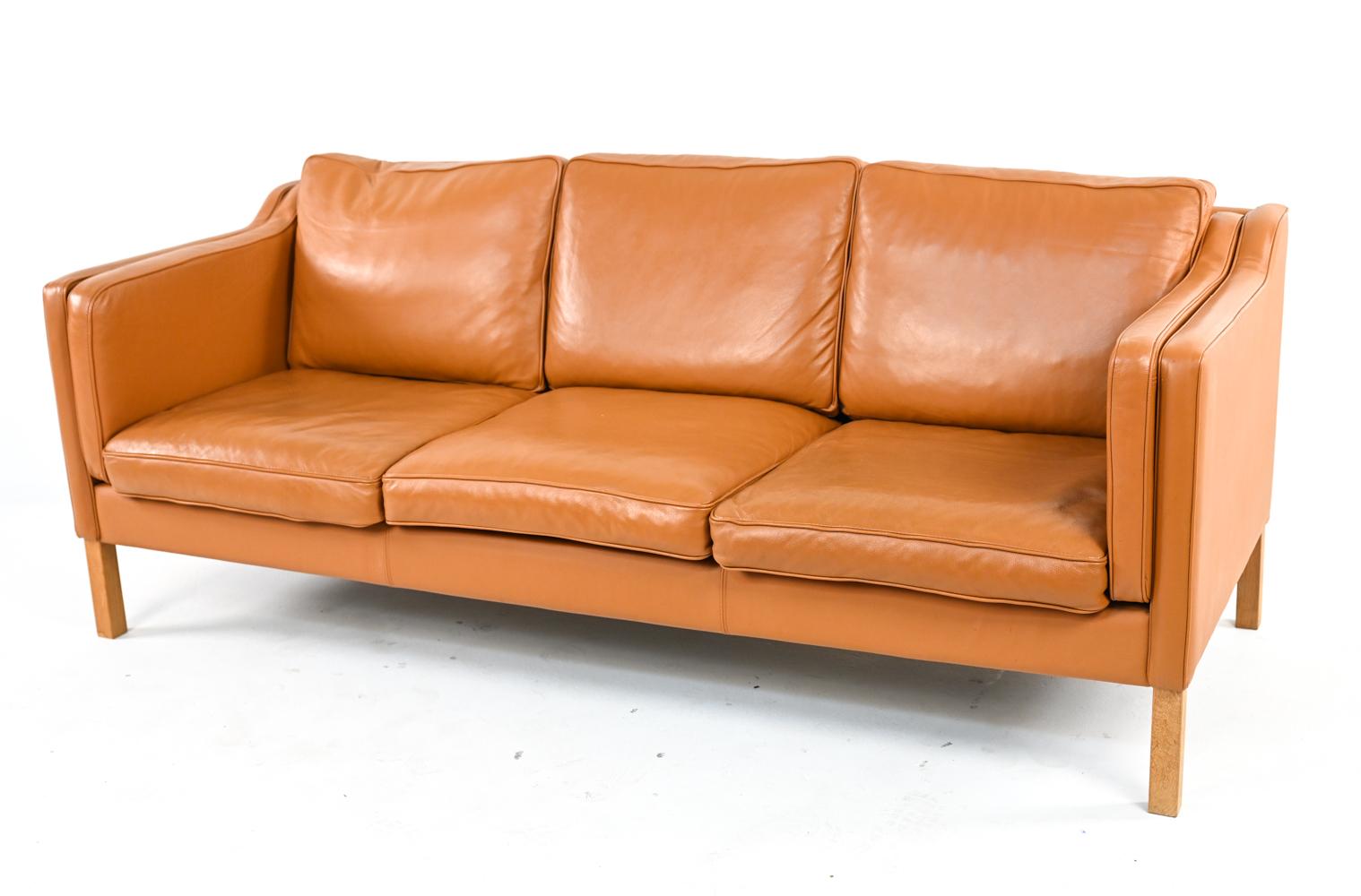 Danish Modern Leather Sofa Suite in the Manner of Børge Mogensen 11