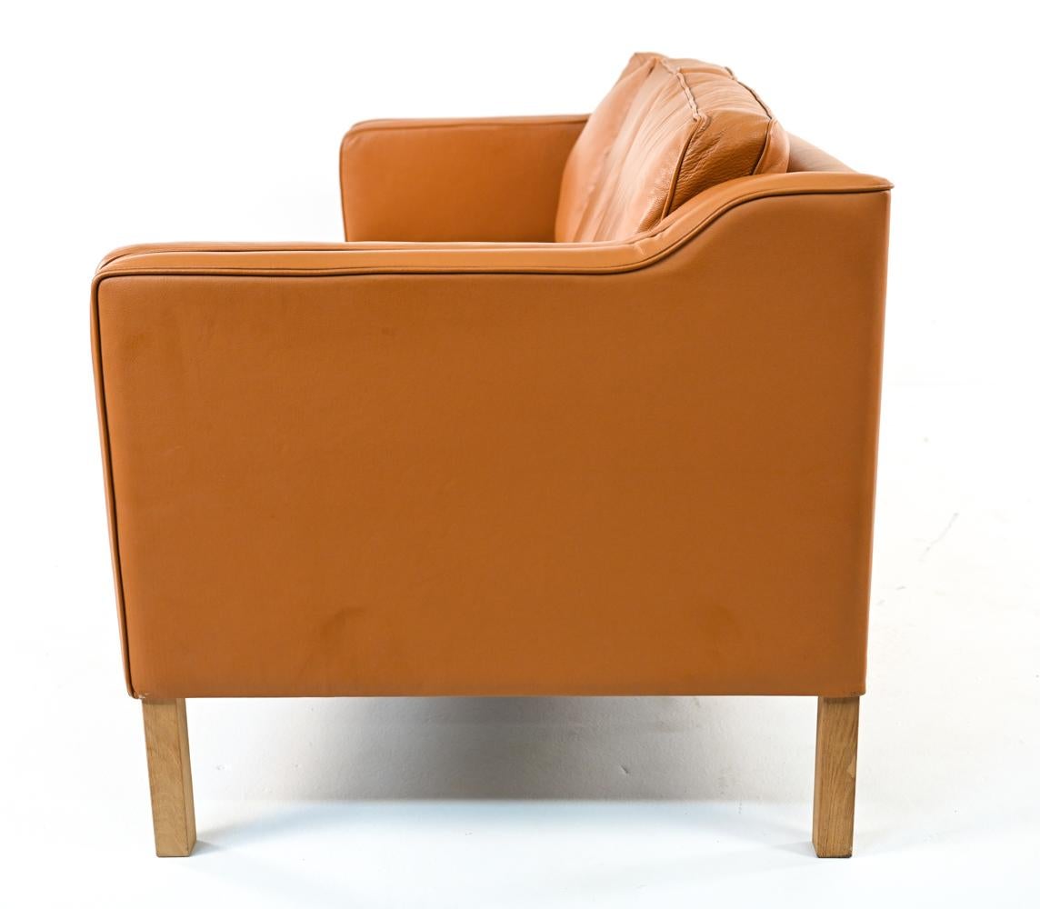 Danish Modern Leather Sofa Suite in the Manner of Børge Mogensen 12