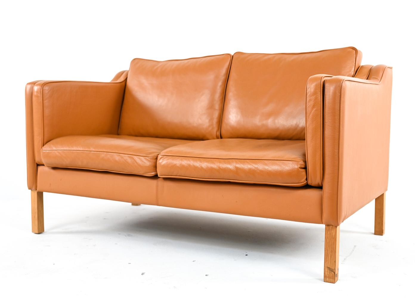 Danish Modern Leather Sofa Suite in the Manner of Børge Mogensen 1