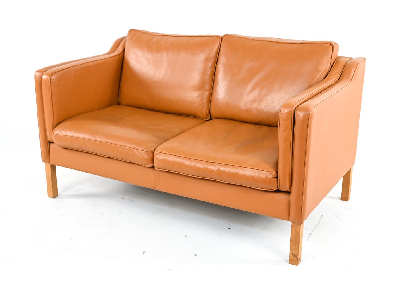Danish Modern Leather Sofa Suite in the Manner of Børge Mogensen 2