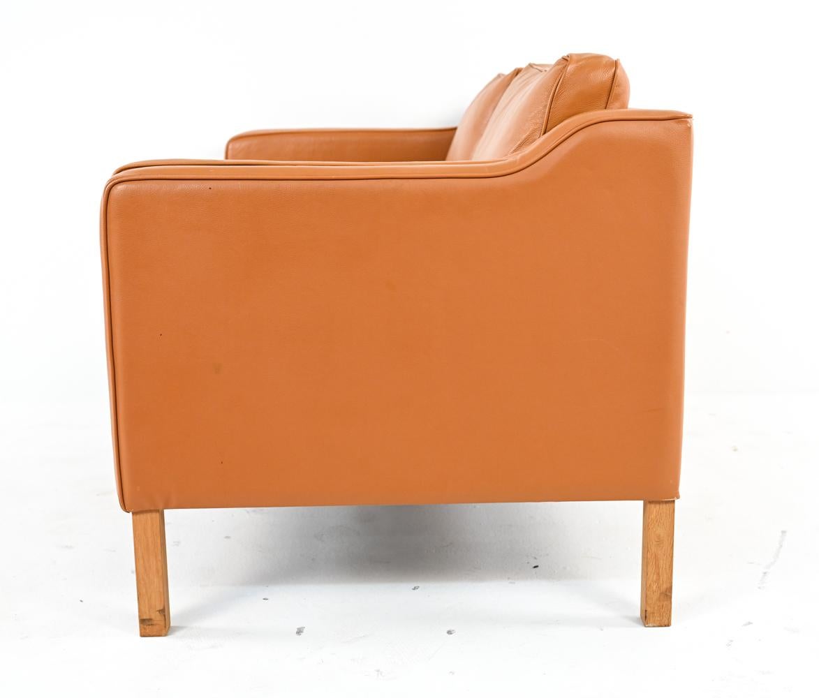 Danish Modern Leather Sofa Suite in the Manner of Børge Mogensen 3