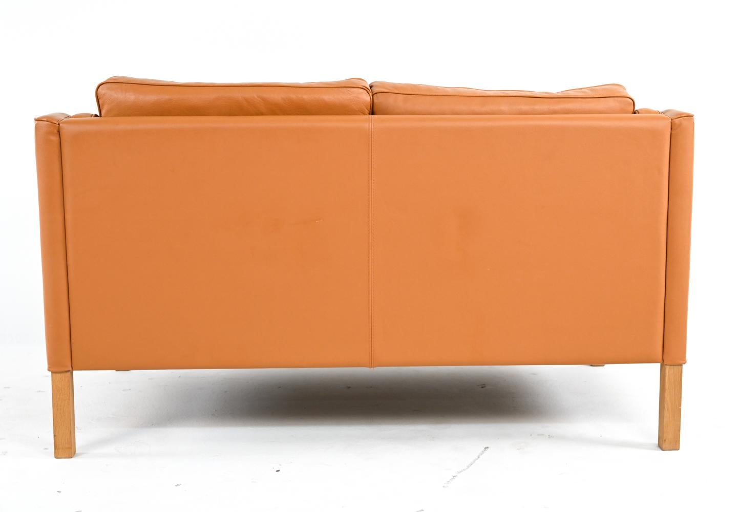 Danish Modern Leather Sofa Suite in the Manner of Børge Mogensen 4