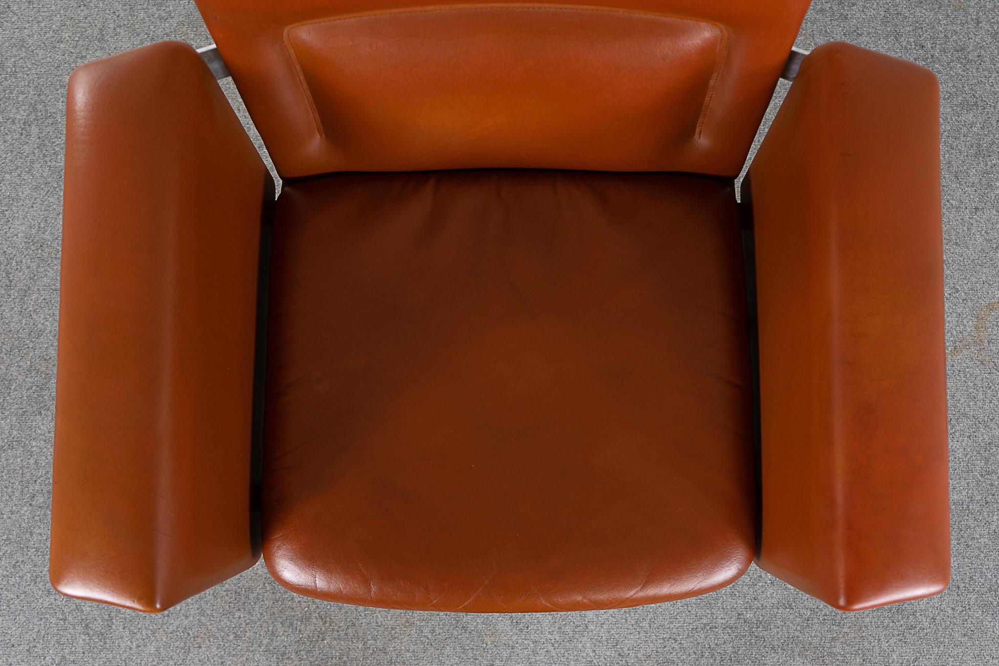 Danish Modern Leather Swivel Chair  For Sale 2