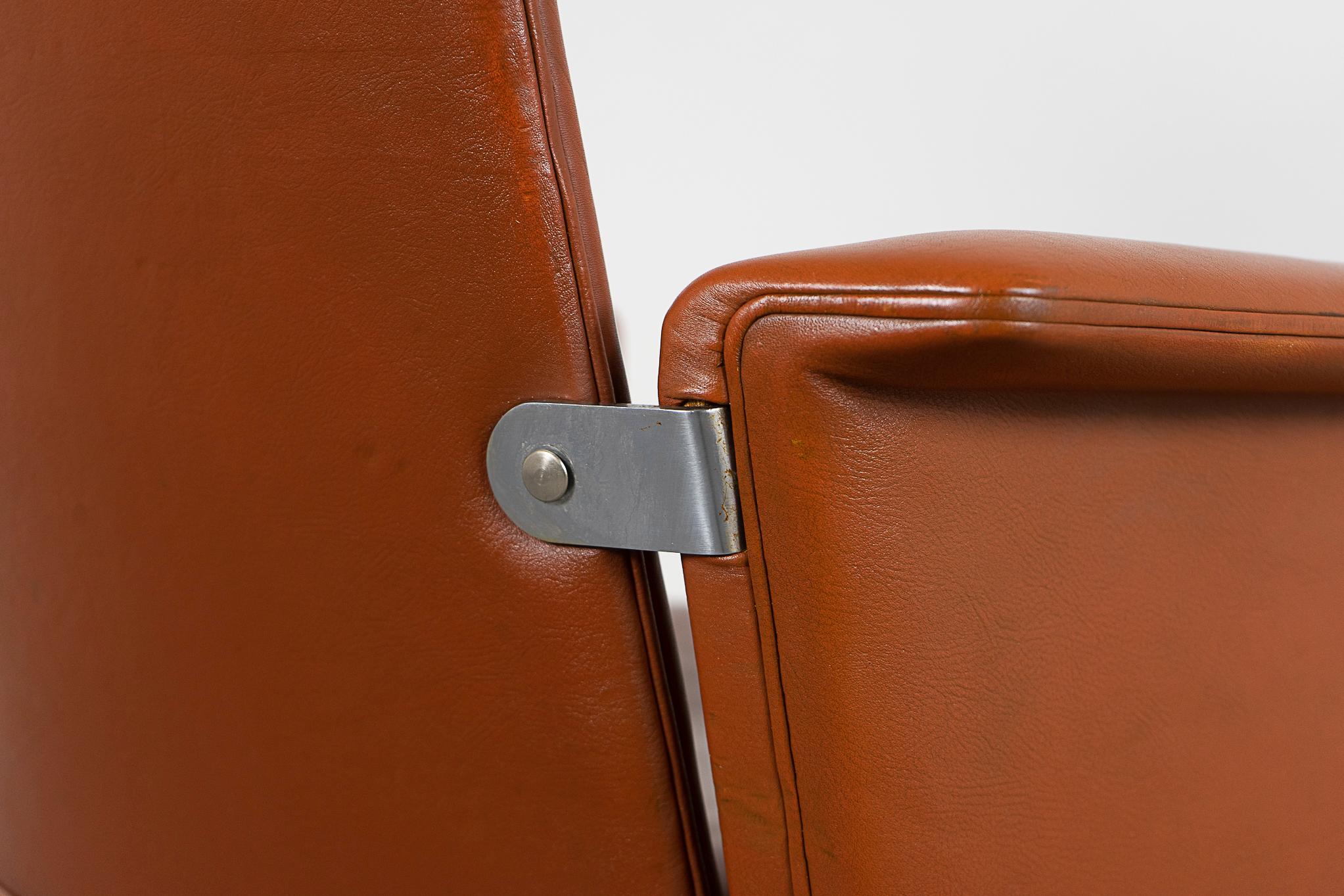 Danish Modern Leather Swivel Chair  For Sale 3