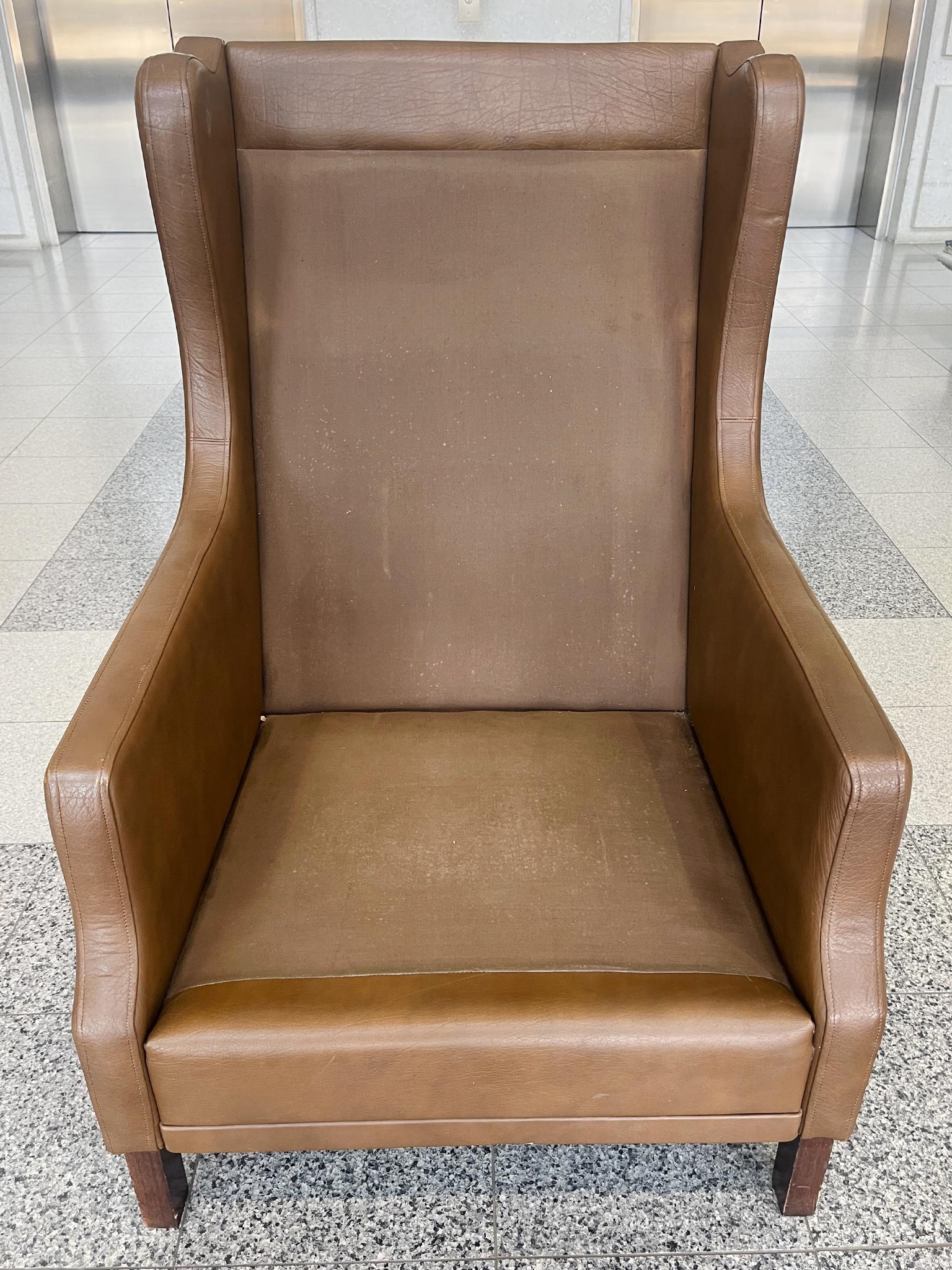 Wingback en cuir moderne danois dans le style de Børge Mogensen en vente 5