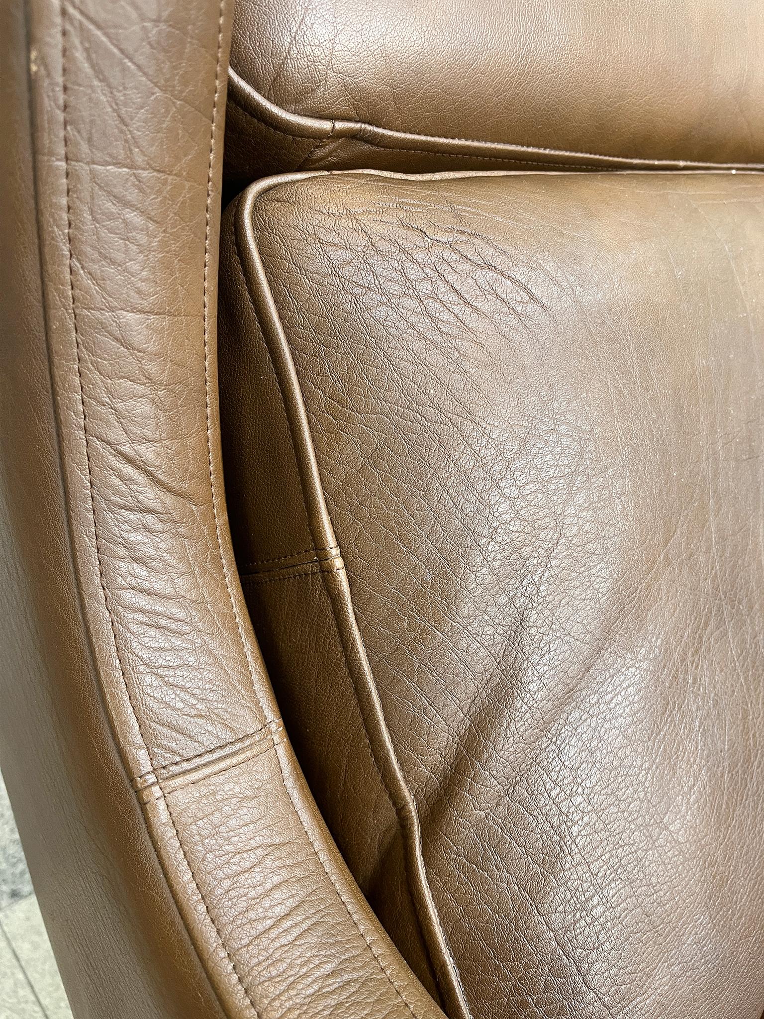 Wingback en cuir moderne danois dans le style de Børge Mogensen en vente 2
