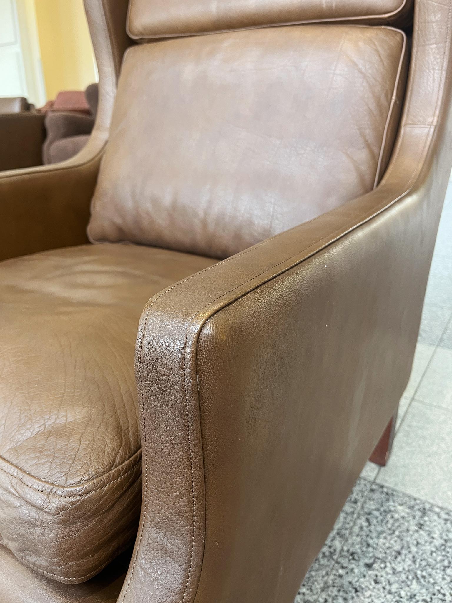 Wingback en cuir moderne danois dans le style de Børge Mogensen en vente 3