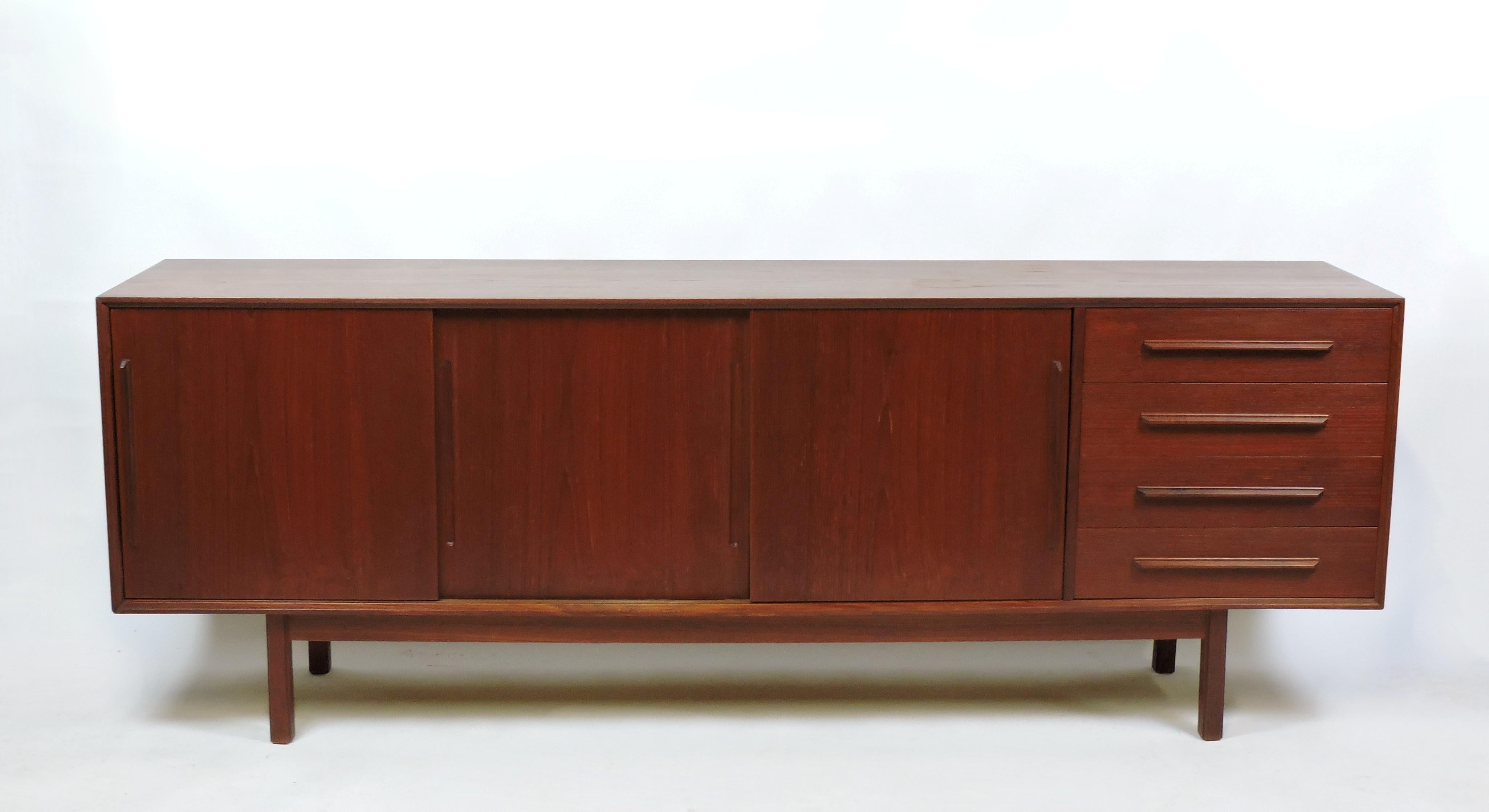 Danish Modern Long Teak Credenza with Sliding Doors 15