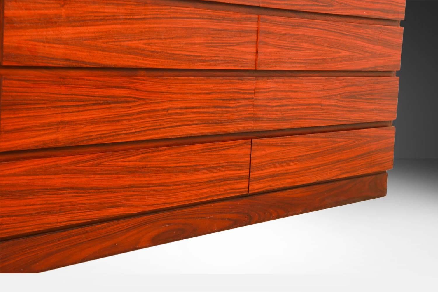 Long buffet moderne danois en teck par Vinde Mobelfabrik en vente 3