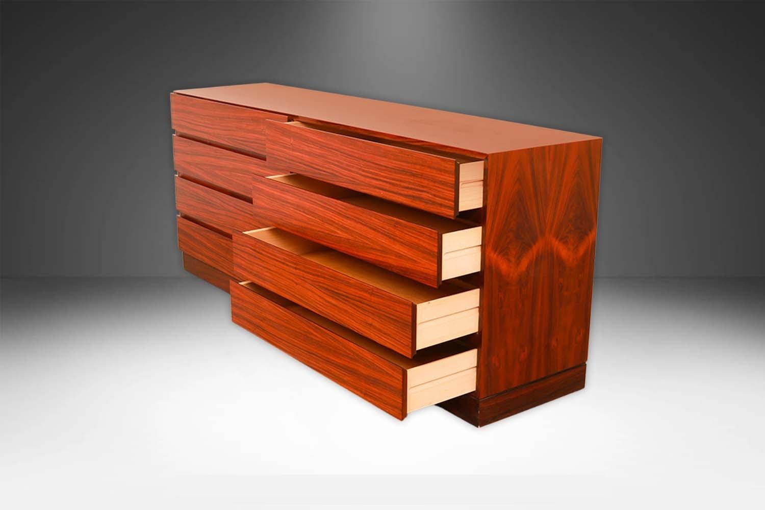 Mid-Century Modern Long buffet moderne danois en teck par Vinde Mobelfabrik en vente