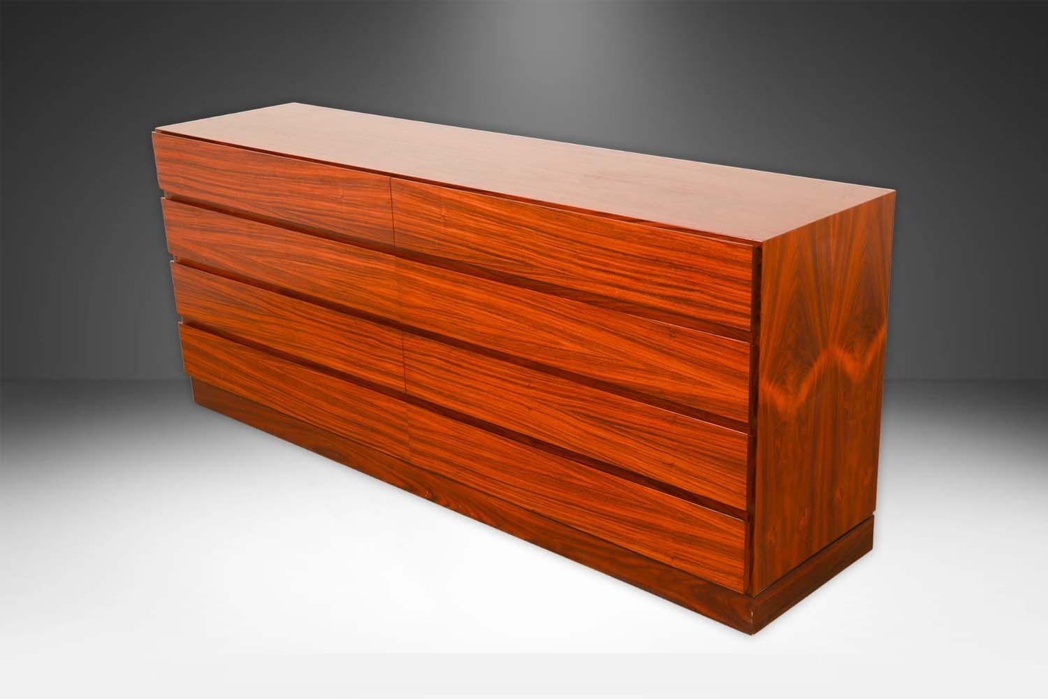 Danois Long buffet moderne danois en teck par Vinde Mobelfabrik en vente