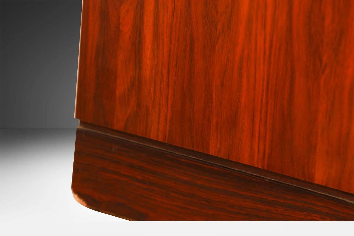 Long buffet moderne danois en teck par Vinde Mobelfabrik en vente 2