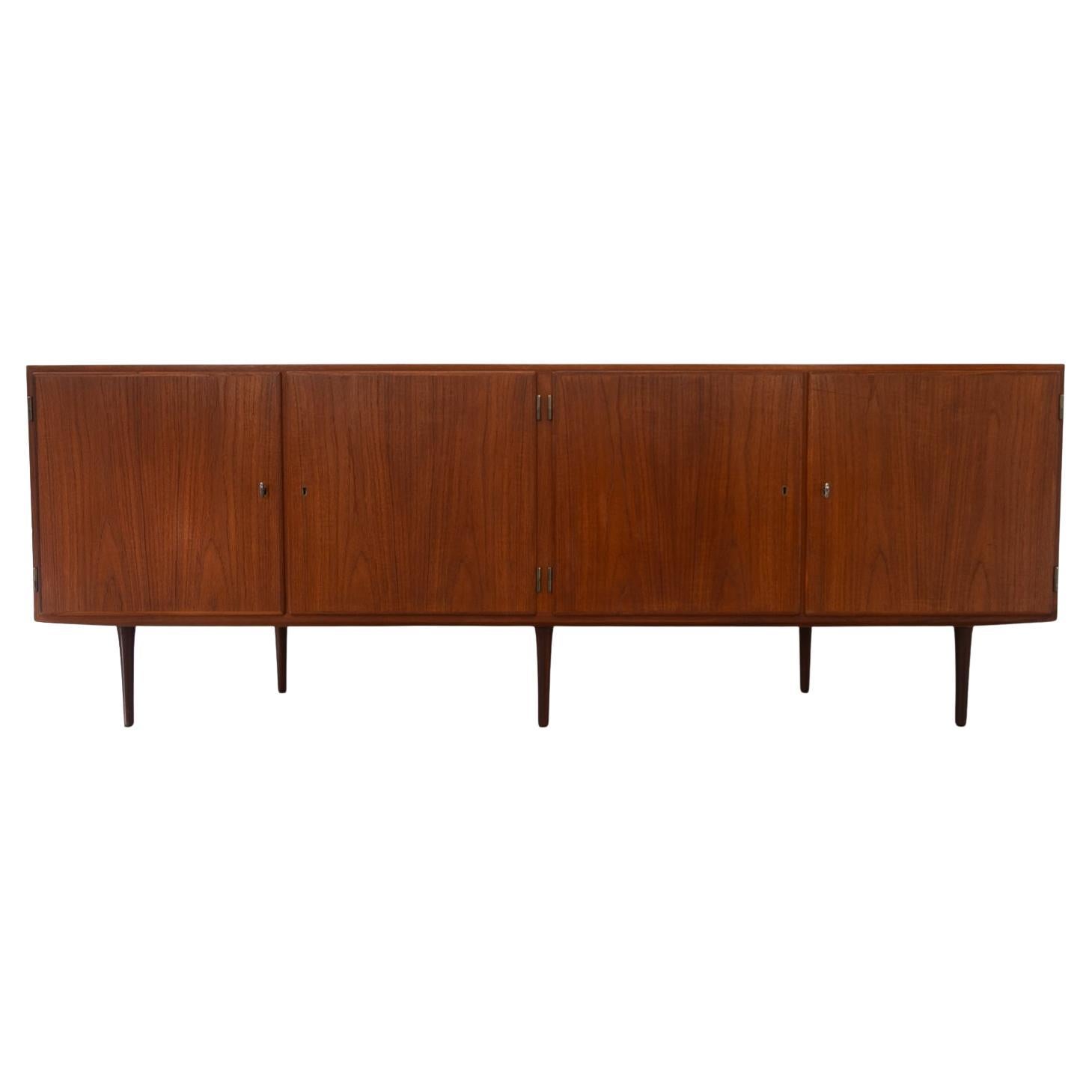 Enfilade long danois moderne en teck de Hundevad & Co, années 1960.