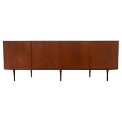 Vintage Danish Modern Long Teak Sideboard by Hundevad & Co, 1960s.