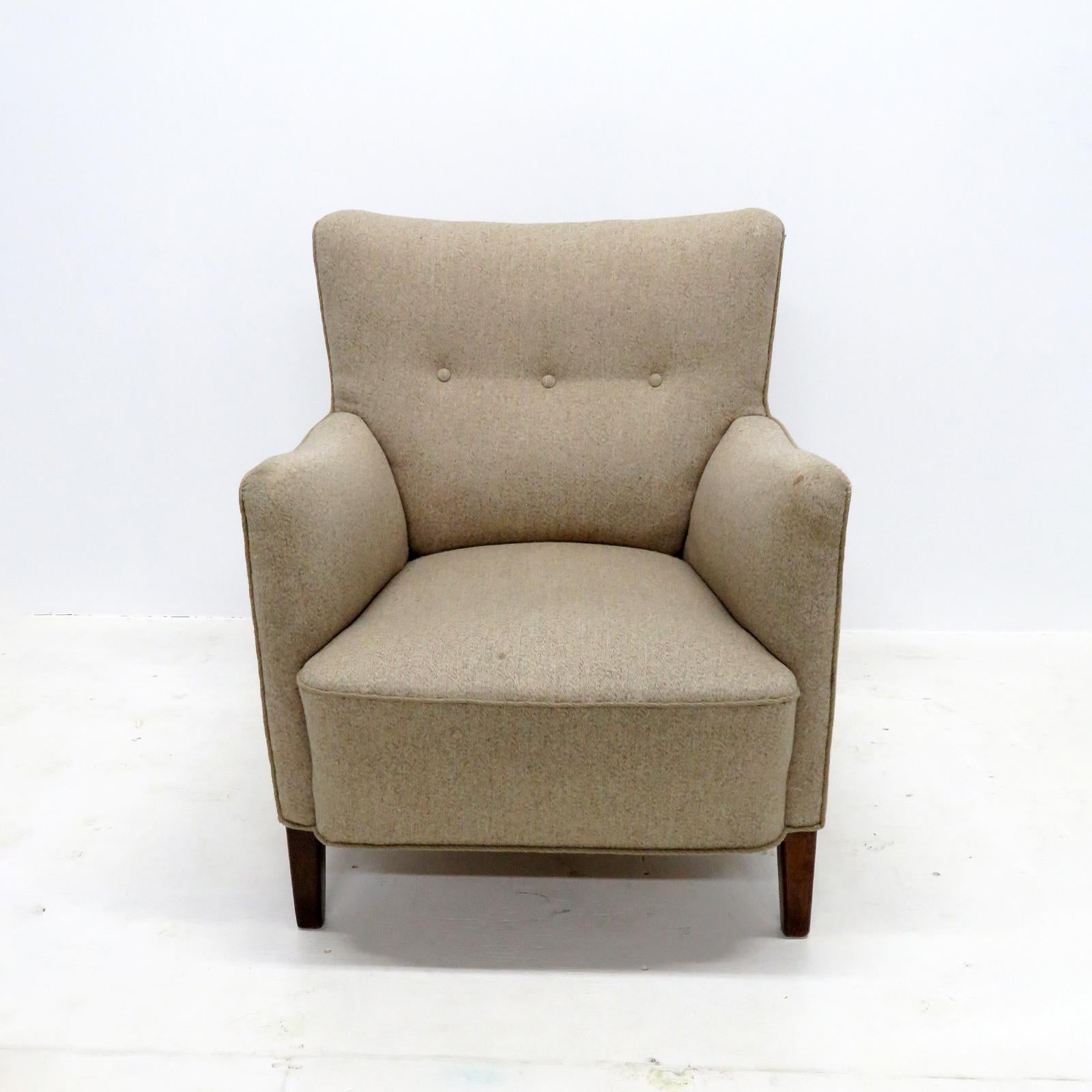 Wonderful Danish modern lounge chair from the 1940s, dark stained beech legs with a beige/grey wool upholstery and tufted body.