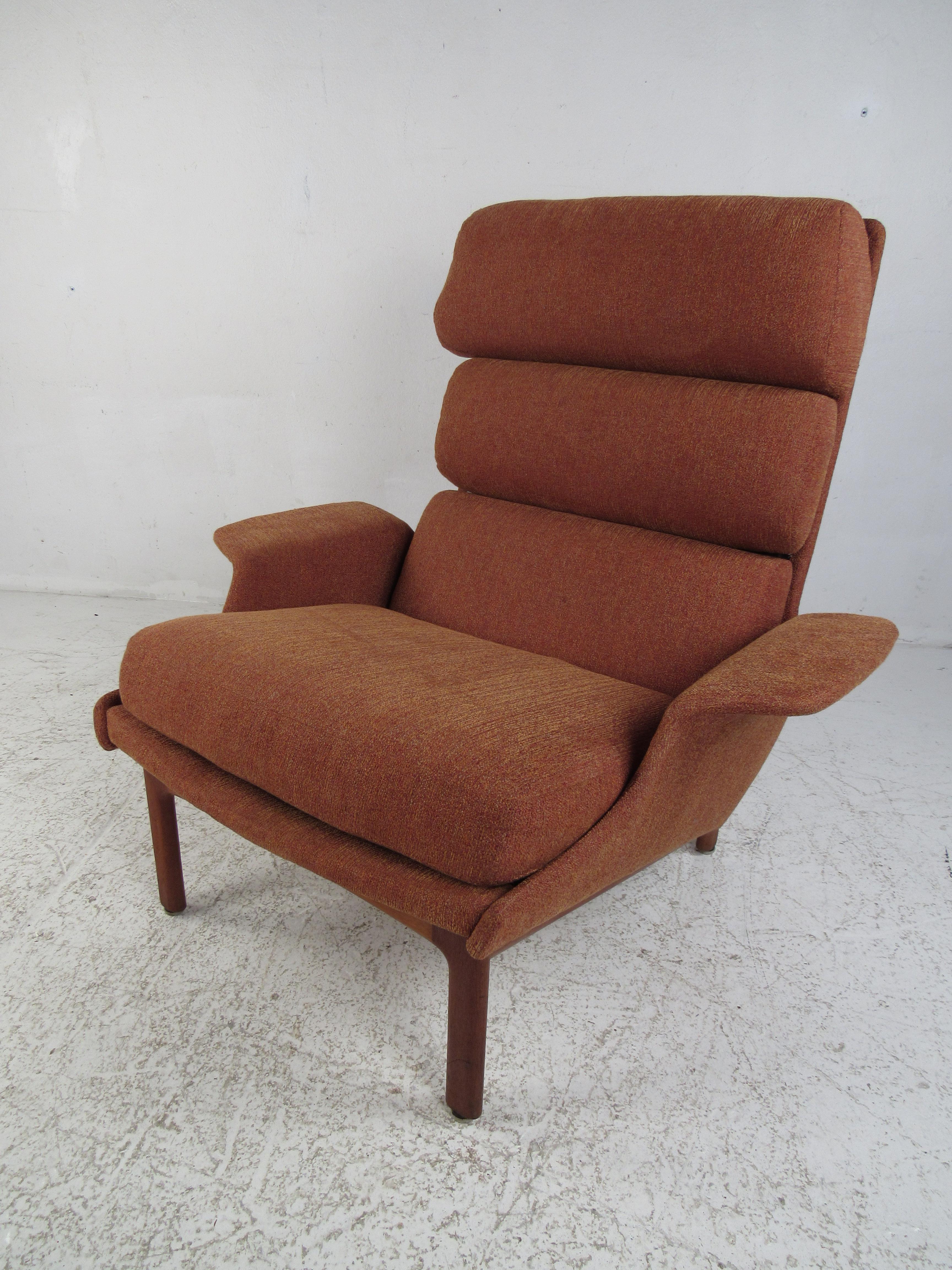 Danish Modern Lounge Chair and Ottoan In Good Condition In Brooklyn, NY