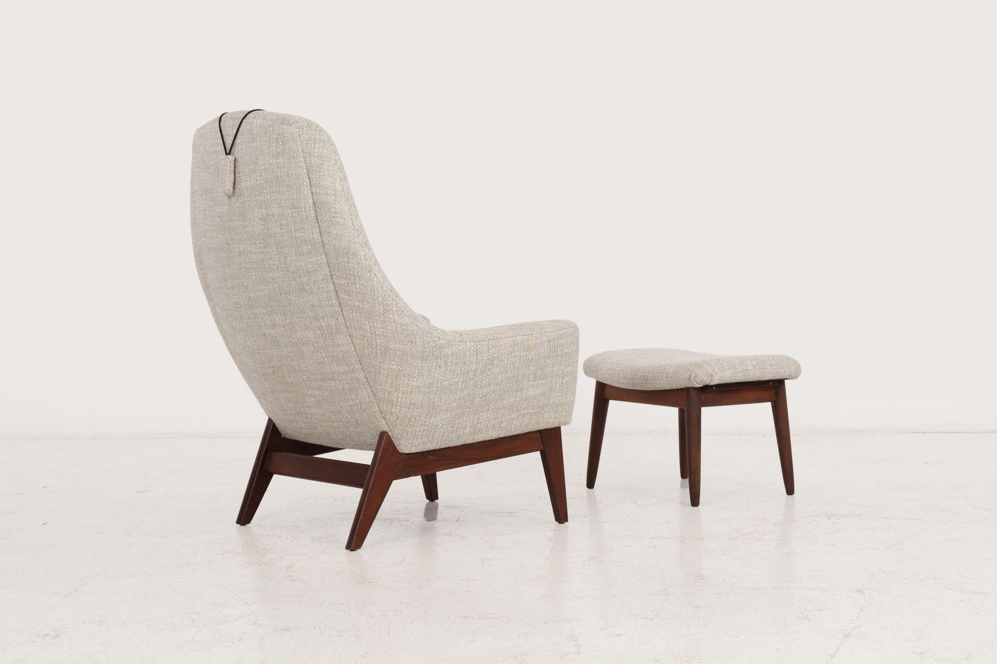 Tissu d'ameublement Fauteuil de salon et pouf danois moderne 1960c. en vente