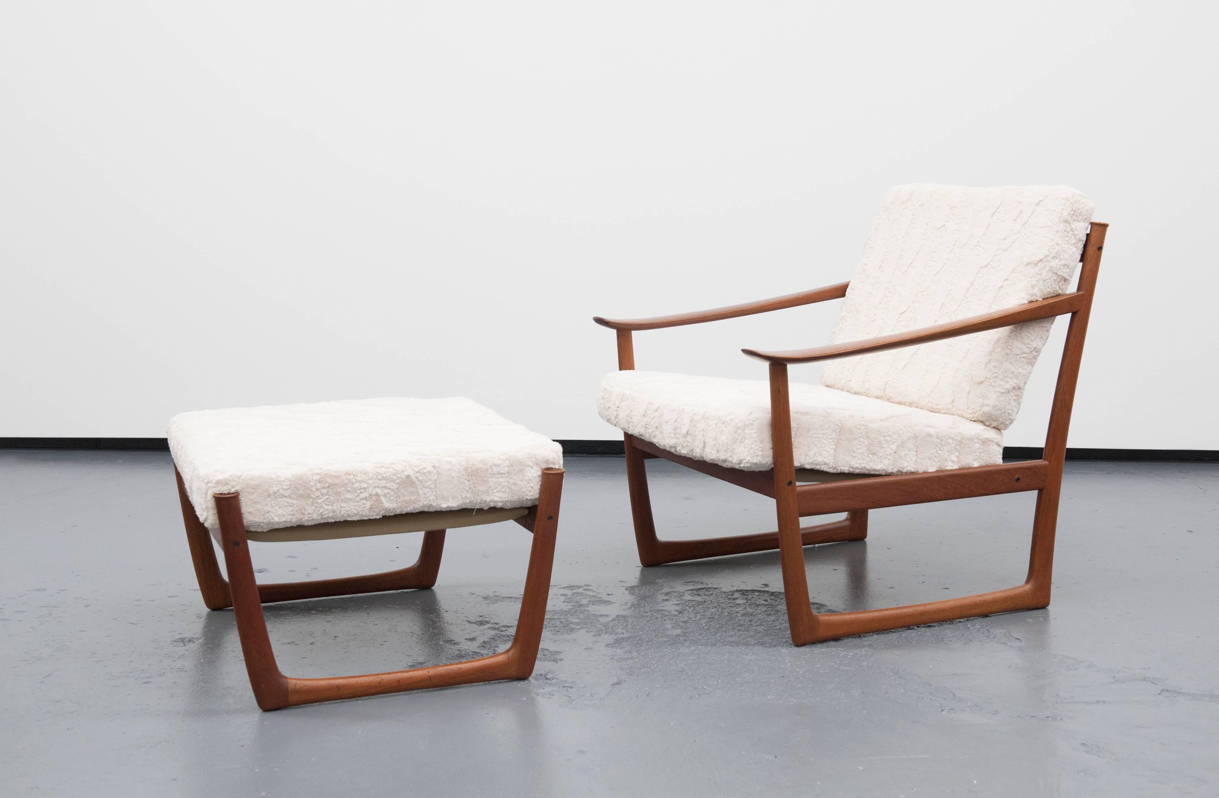 Danish Modern Lounge Chair and Ottoman by Peter Hvidt & Orla Mølgaard-Nielsen 4