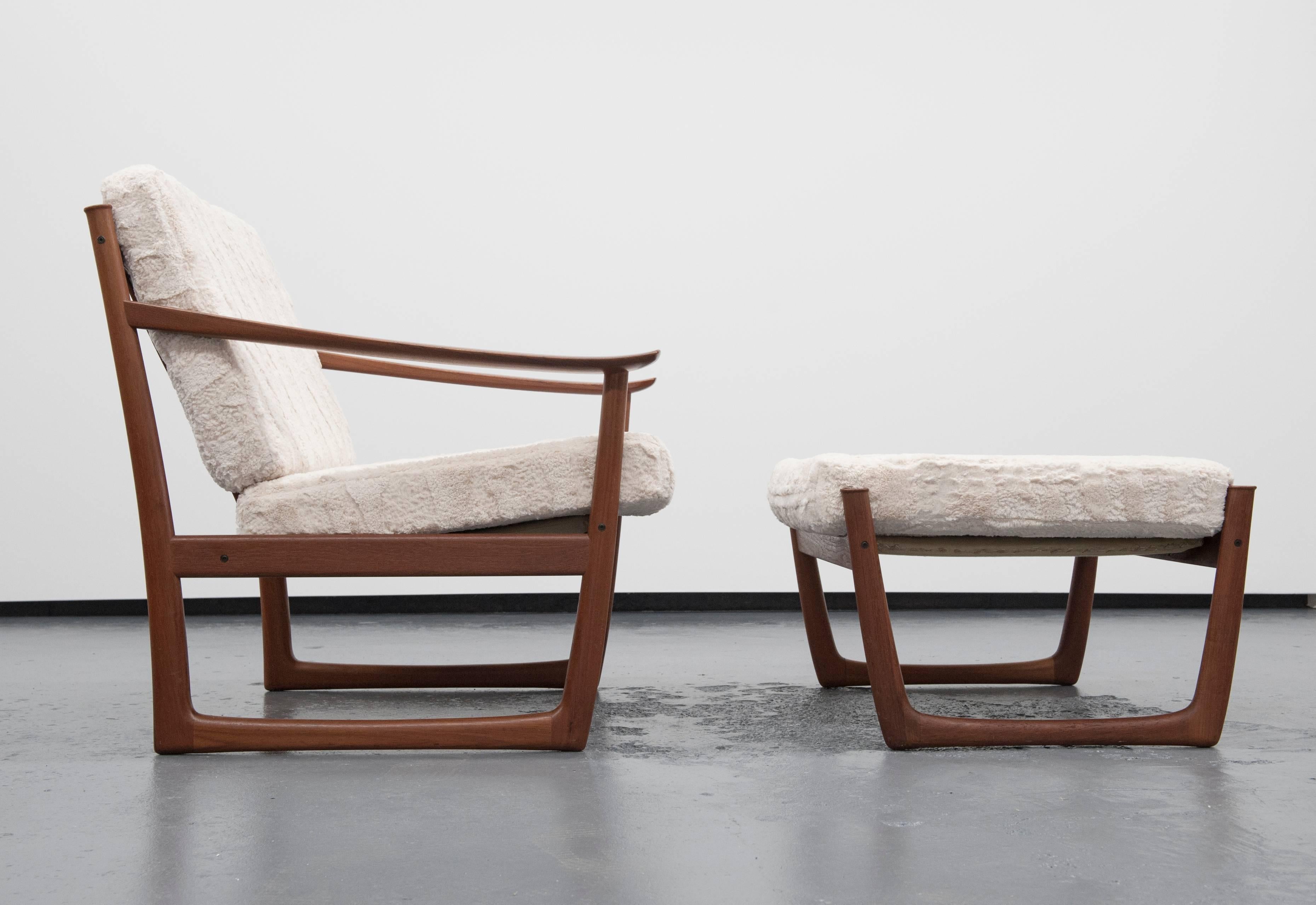 Danish Modern Lounge Chair and Ottoman by Peter Hvidt & Orla Mølgaard-Nielsen 7