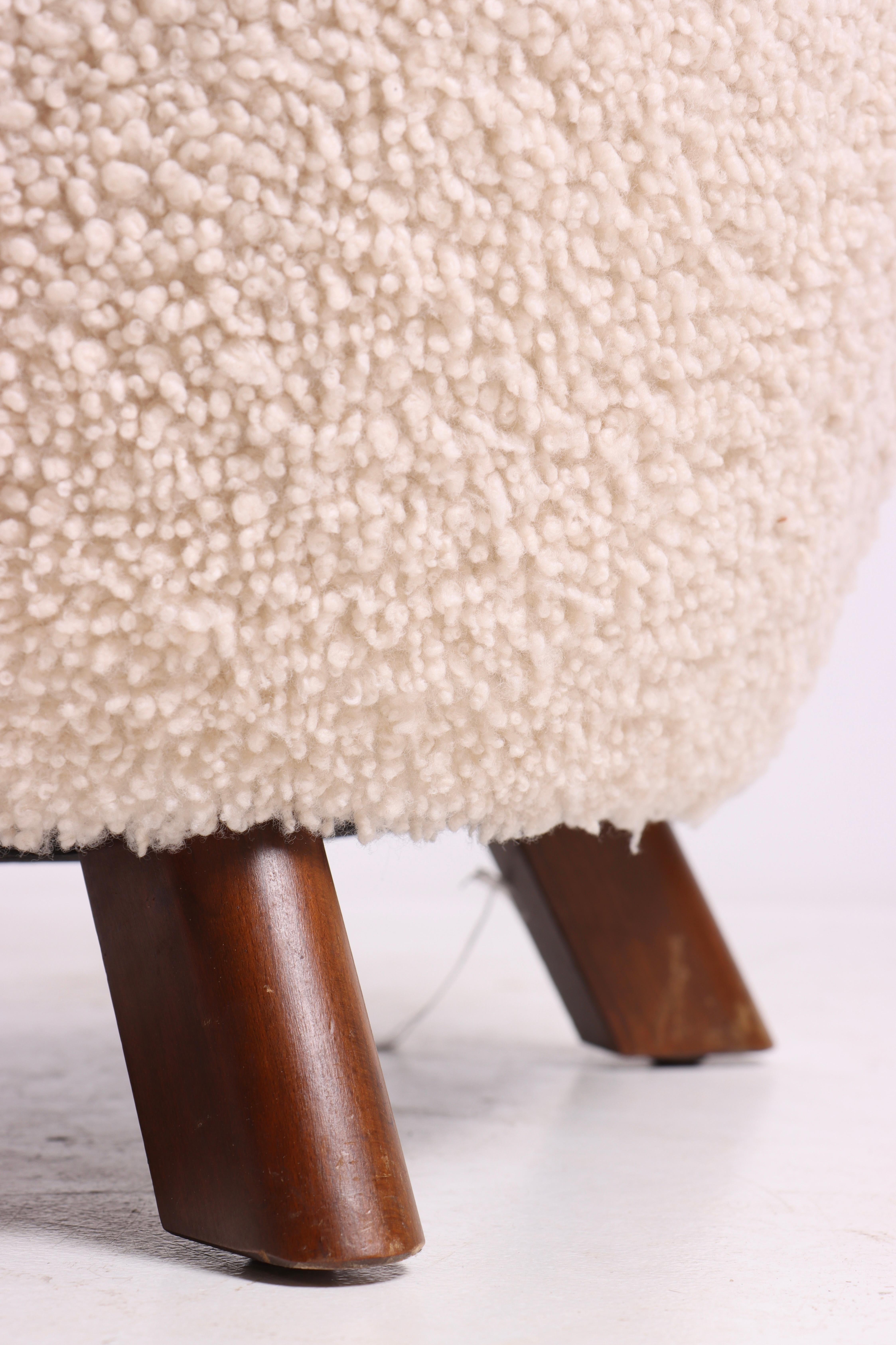 Scandinavian Modern Danish Modern Lounge Chair by Fritz Hansen Model 1669, 1940s