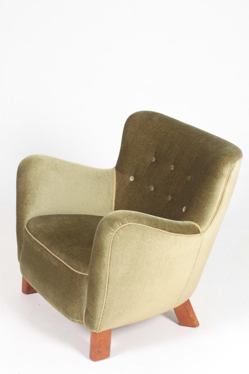 Mid-20th Century Danish Modern Lounge Chair by Fritz Hansen Model 1669, 1940s