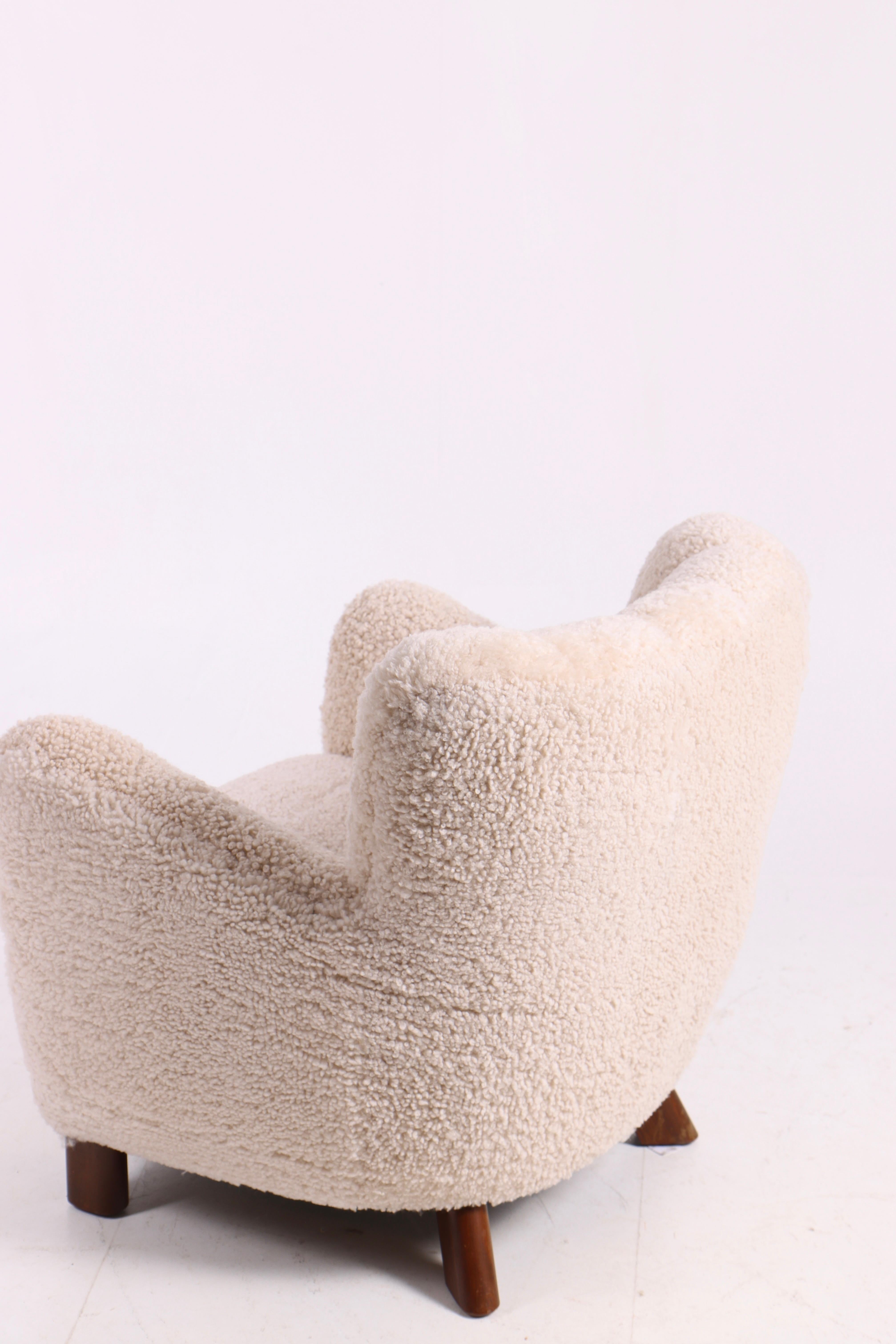 Sheepskin Danish Modern Lounge Chair by Fritz Hansen Model 1669, 1940s