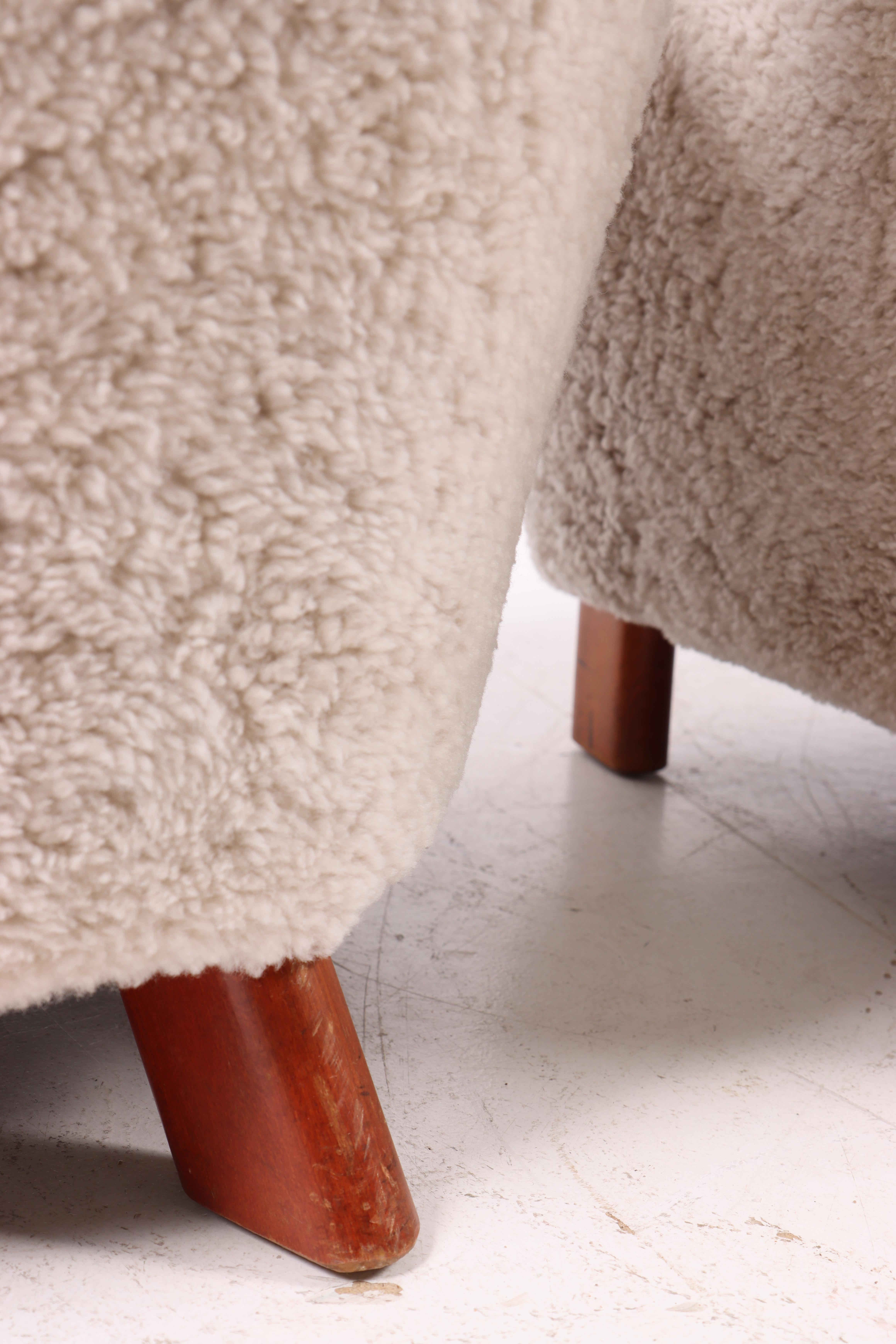 Cuir de mouton Fauteuil de salon danois moderne de Fritz Hansen modèle 1669, années 1940 en vente