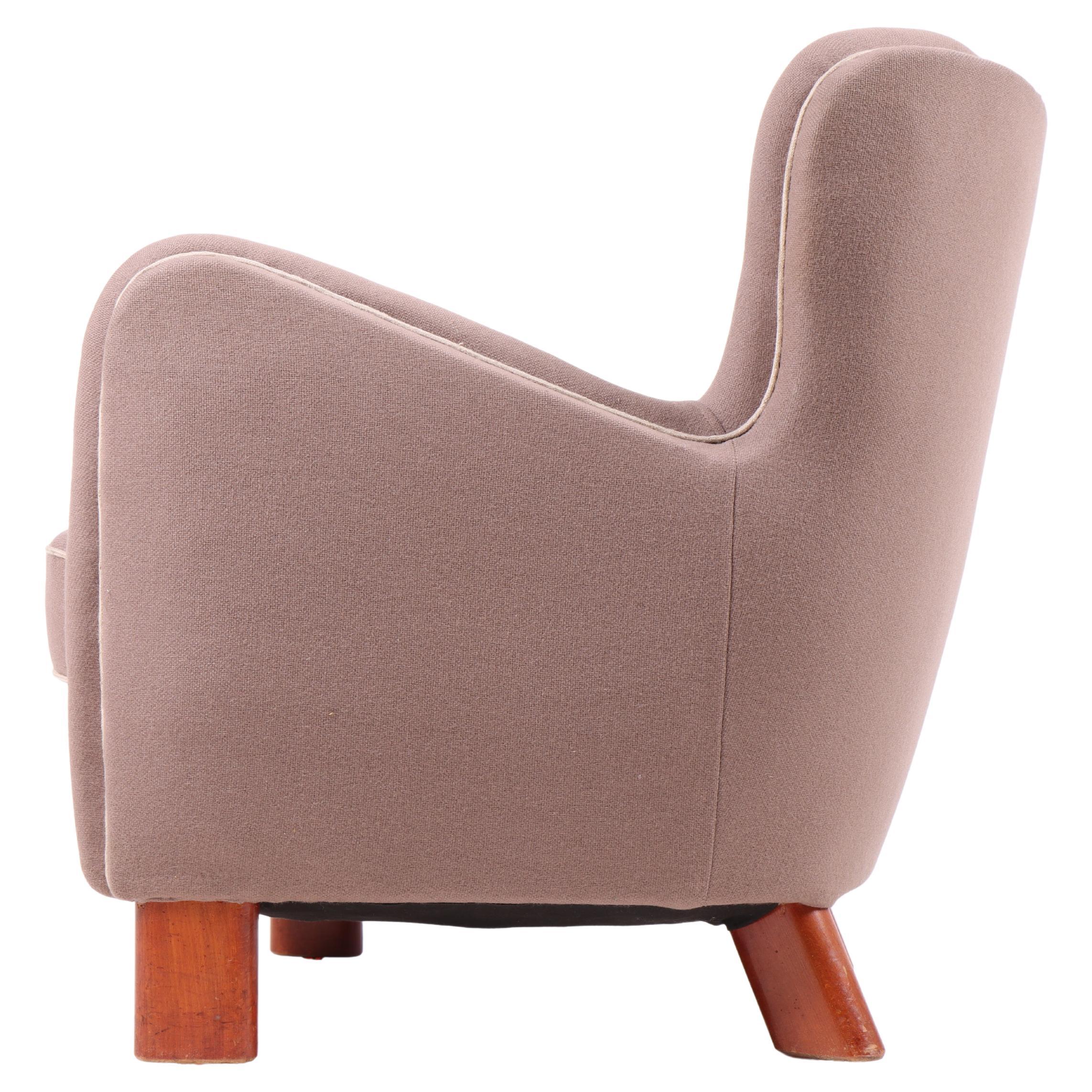 Danish Modern Lounge Chair by Fritz Hansen Model 1669, 1940s