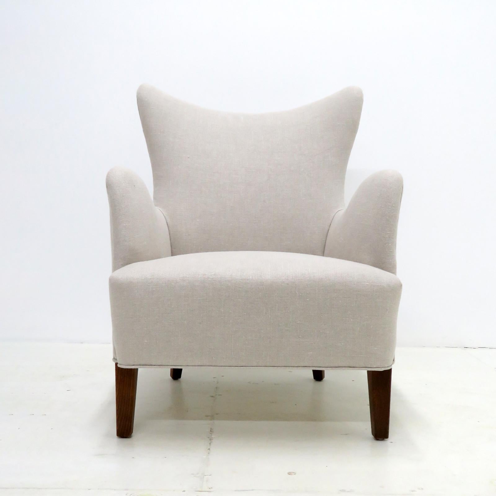 Wonderful Danish modern lounge chair designed by Frode Holm for Illums Bolighus, 1940s, dark stained beech legs with a newly upholstered linen fabric. Marked with paper tag.