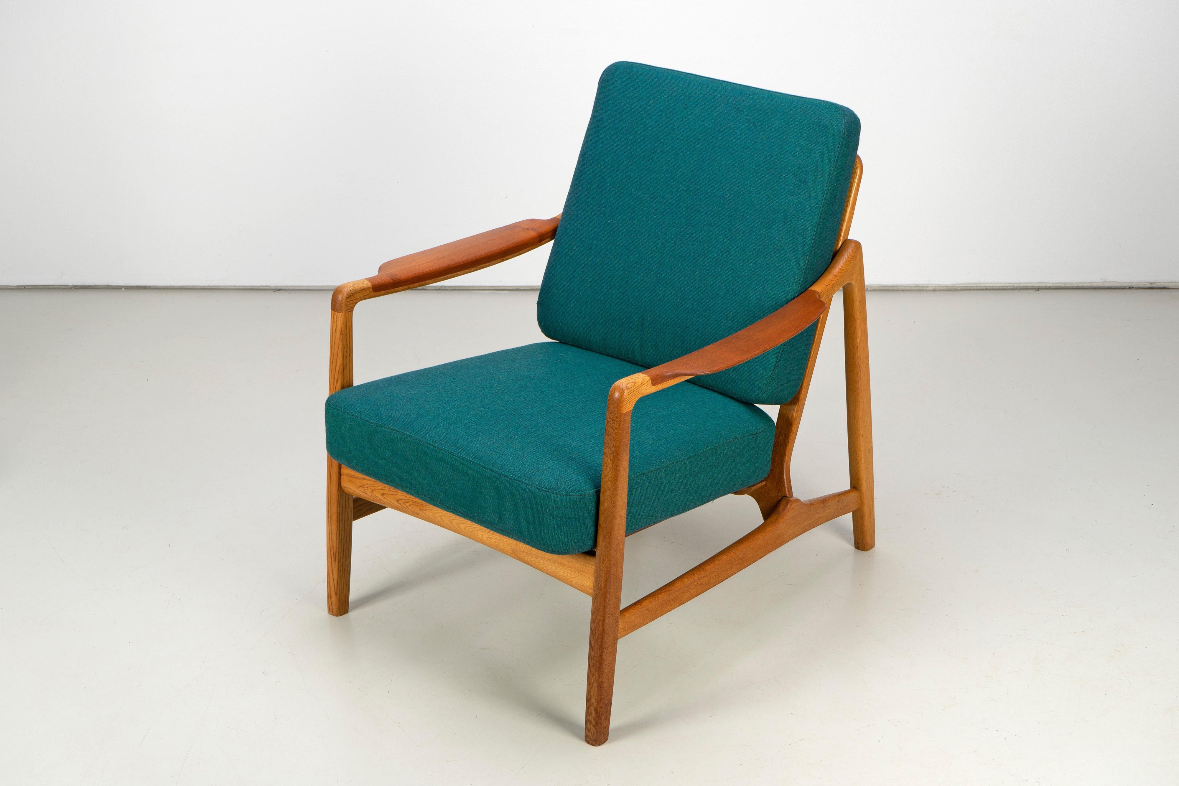 Scandinavian Modern Danish Modern Lounge Chair by Tove & Edvard Kindt-Larsen, Teak and Oak, 1960s For Sale