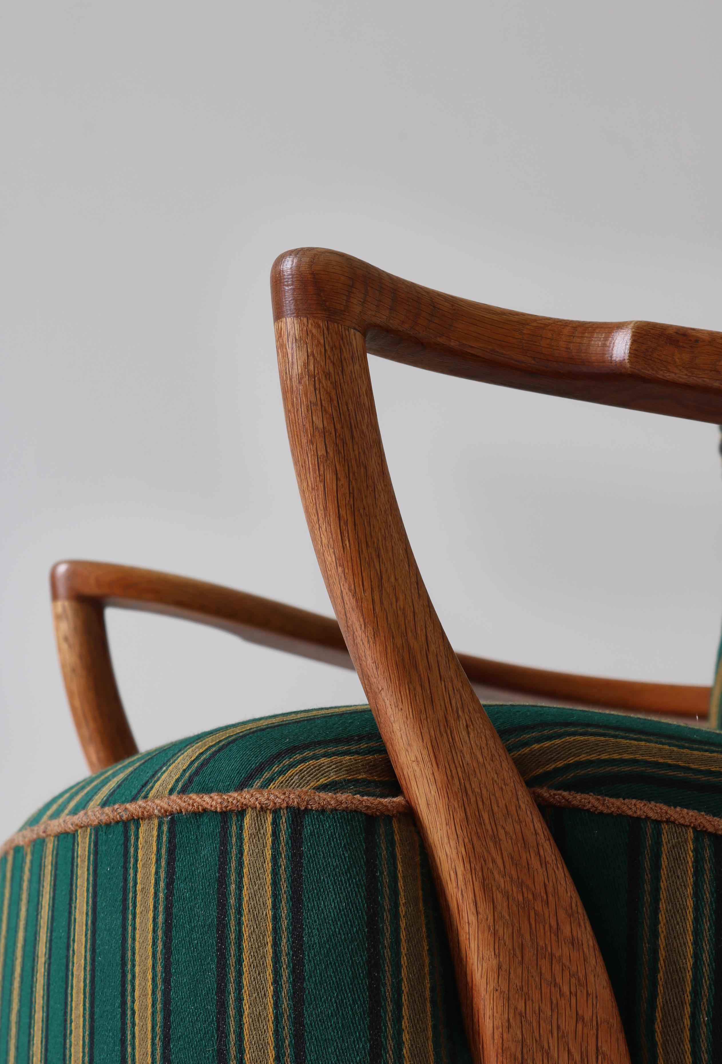 Danish Modern Lounge Chair in Oak & Traditional Danish Olmerdug Wool, 1950s For Sale 9